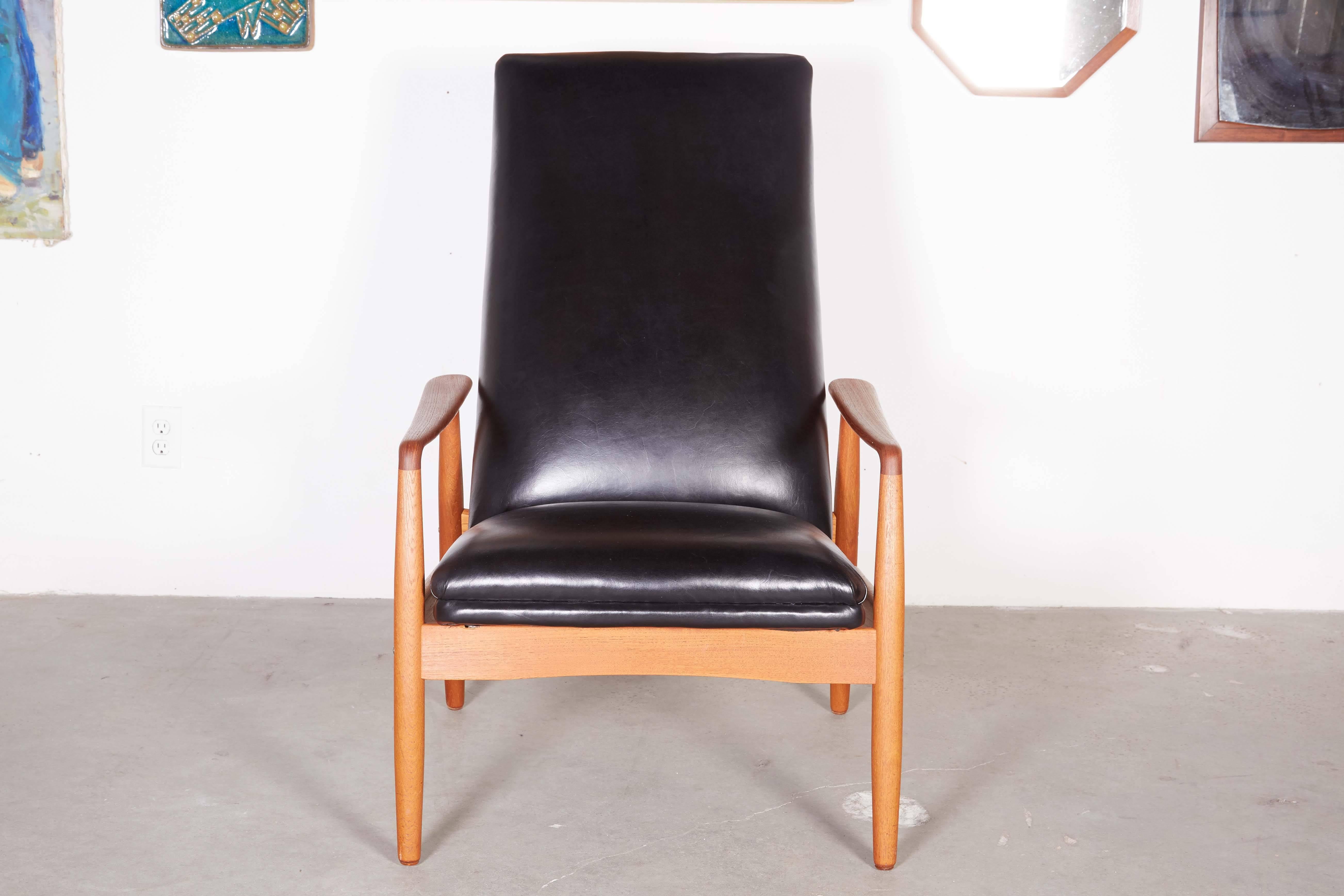 Vintage 1950s Teak Recliner Arm Chair

This Danish leather recliner is in excellent condition, and newly upholstered in a lovely satin black Italian leather. Simple reclining mechanism that never fails. Amazingly comfy. Ready for pick up,  
