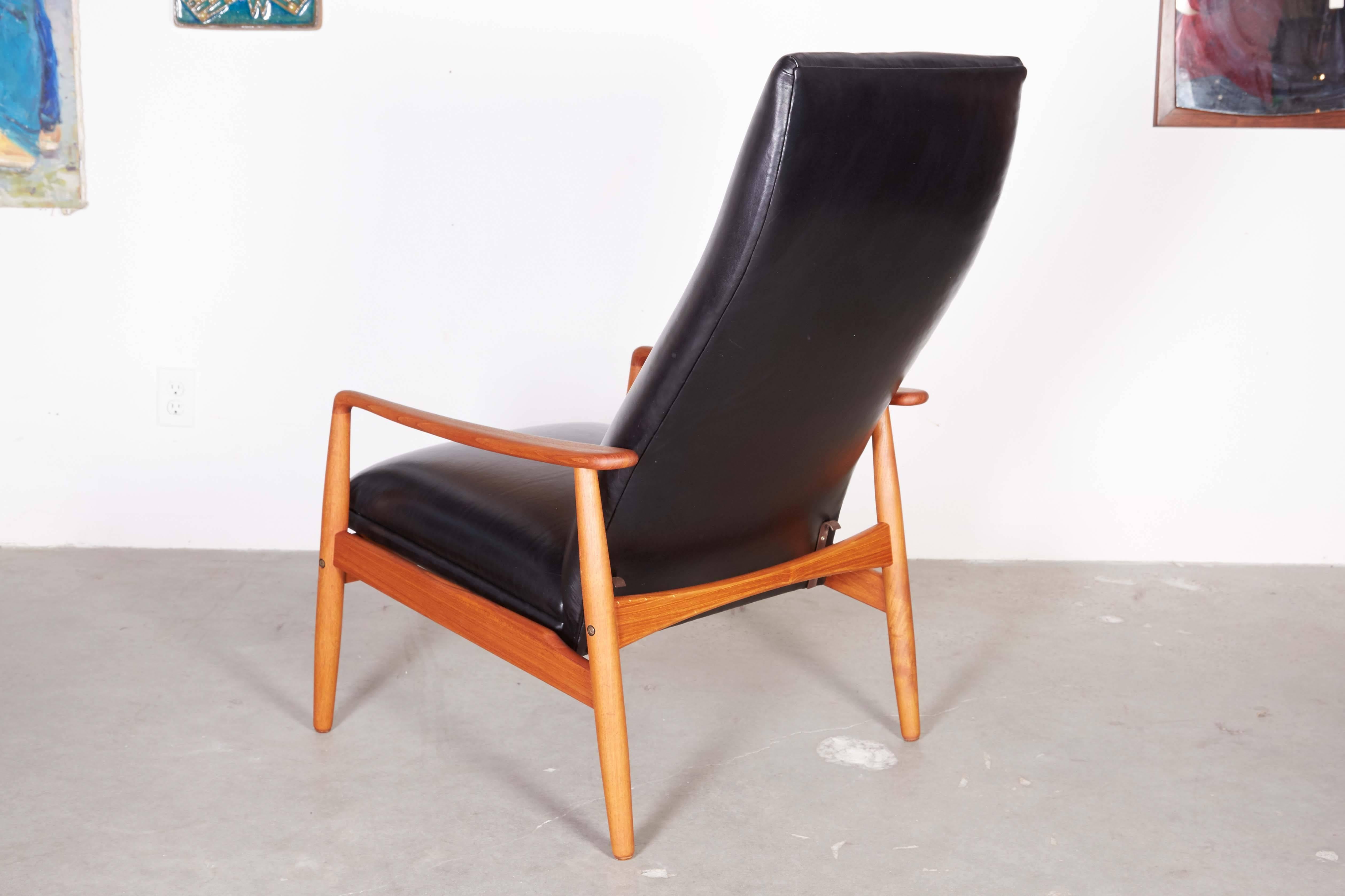 Mid Century Recliner Chair by Soren Ladefoged In Excellent Condition In New York, NY