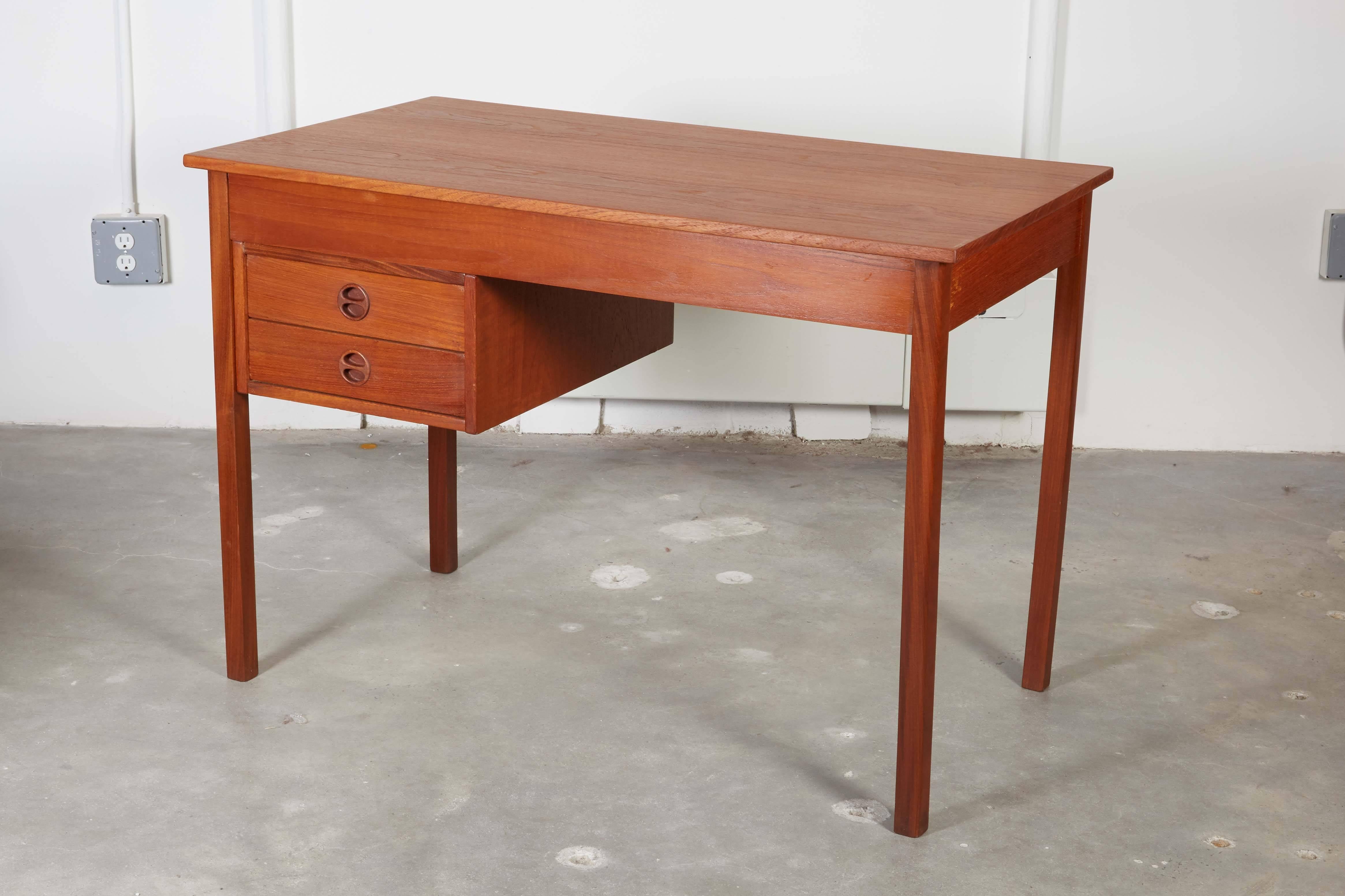 Mid Century 1960s Small Desk in Teak

This small desk is in excellent condition. Small enough for any room. Ready for pick up, delivery, or shipping anywhere in the world. 