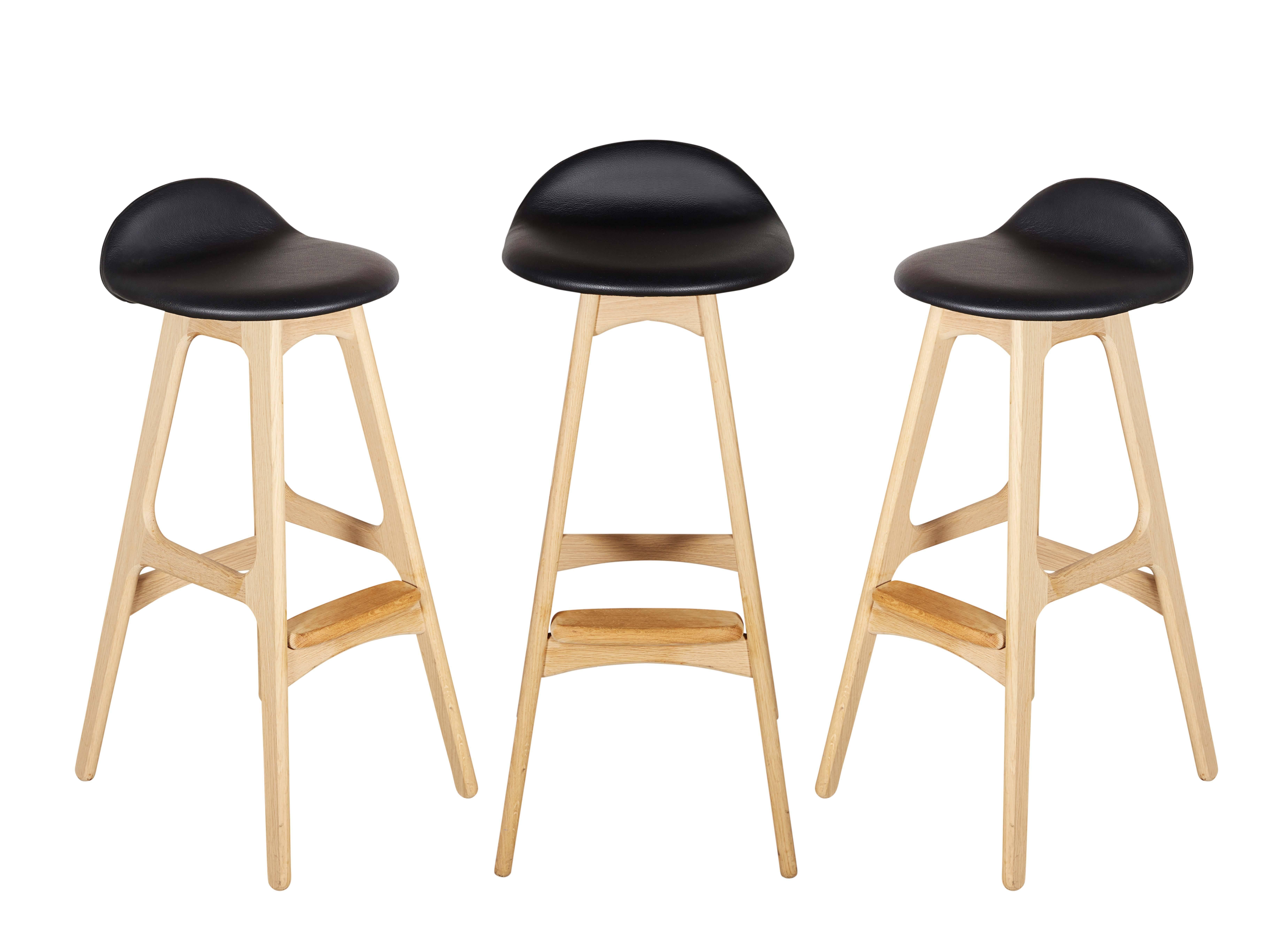Black Leather Counter Stools by Erik Buch - 6 Stools Available 

This set of oak counter stools are in excellent condition, and have been newly upholstered in a beautiful Italian black leather. The back is surprisingly supportive so sit up straight