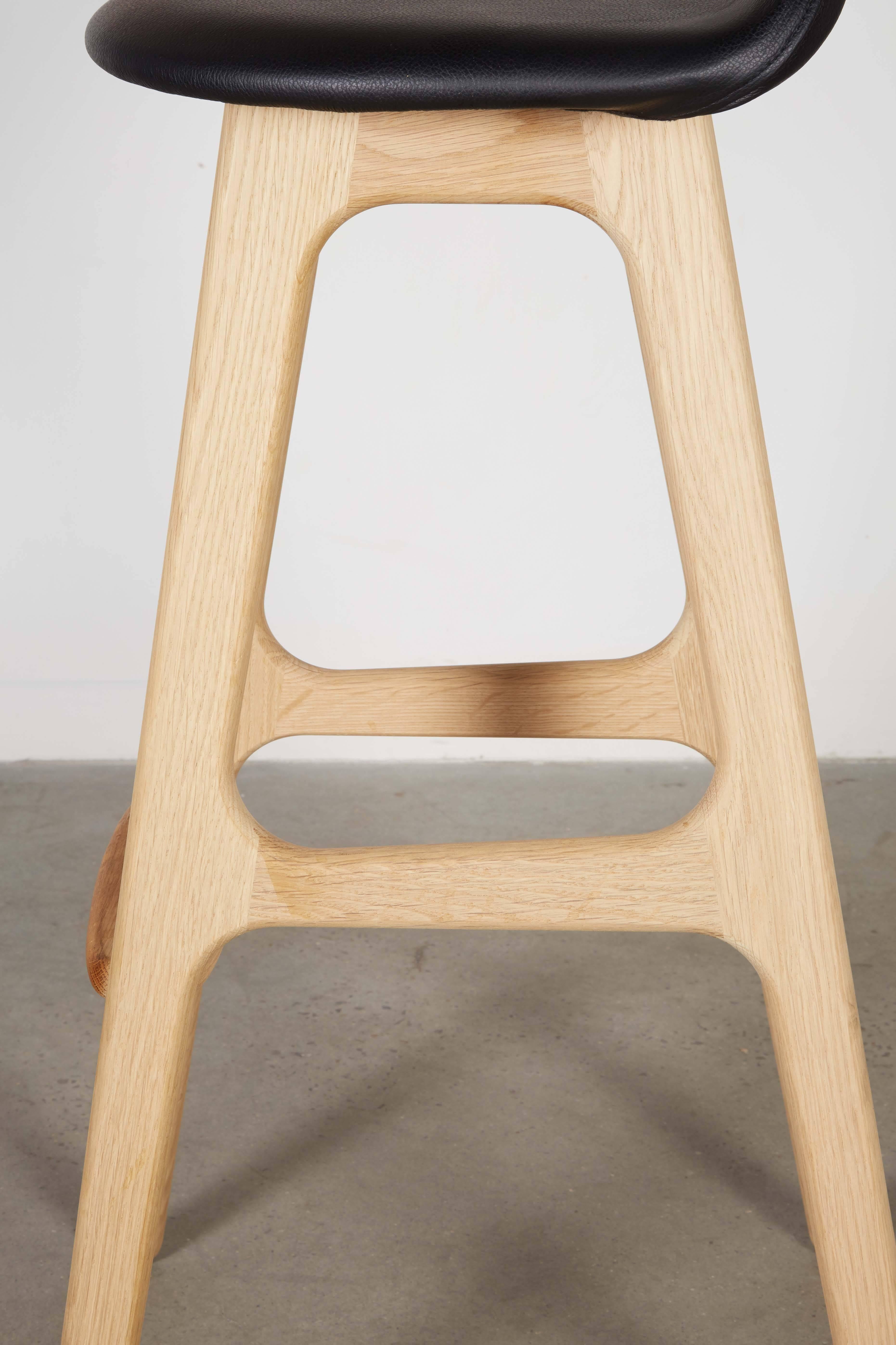 Erik Buch Bar Stool in Oak - 6 Available In Excellent Condition For Sale In New York, NY
