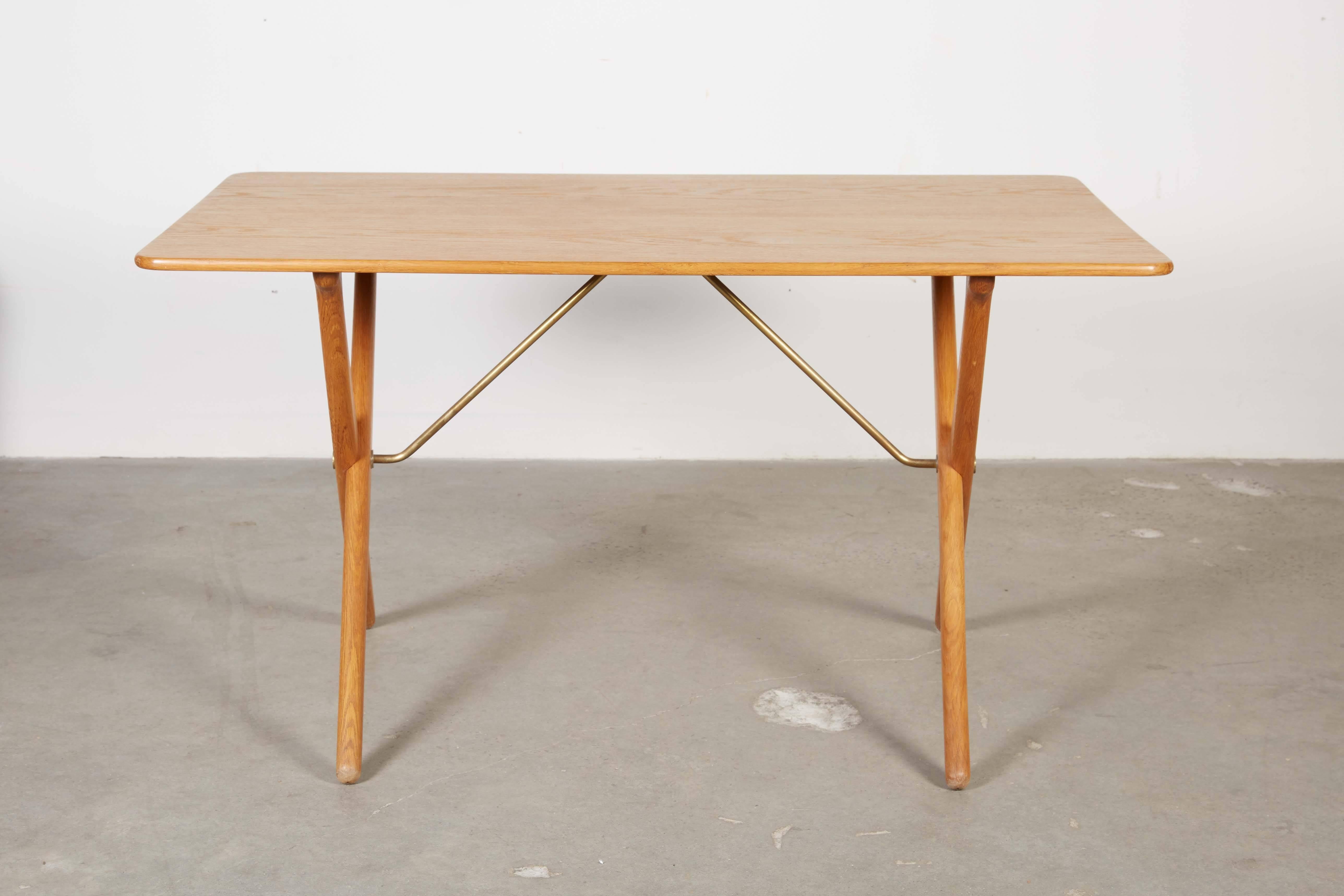 Vintage 1950s AT308 Cross Legged Coffee Table by Hans Wegner

This Hans Wegner coffee table is in excellent condition. A timeless piece that just oozes style. Use it as a side table, or as an occasional table in any room. Ready for pick up,