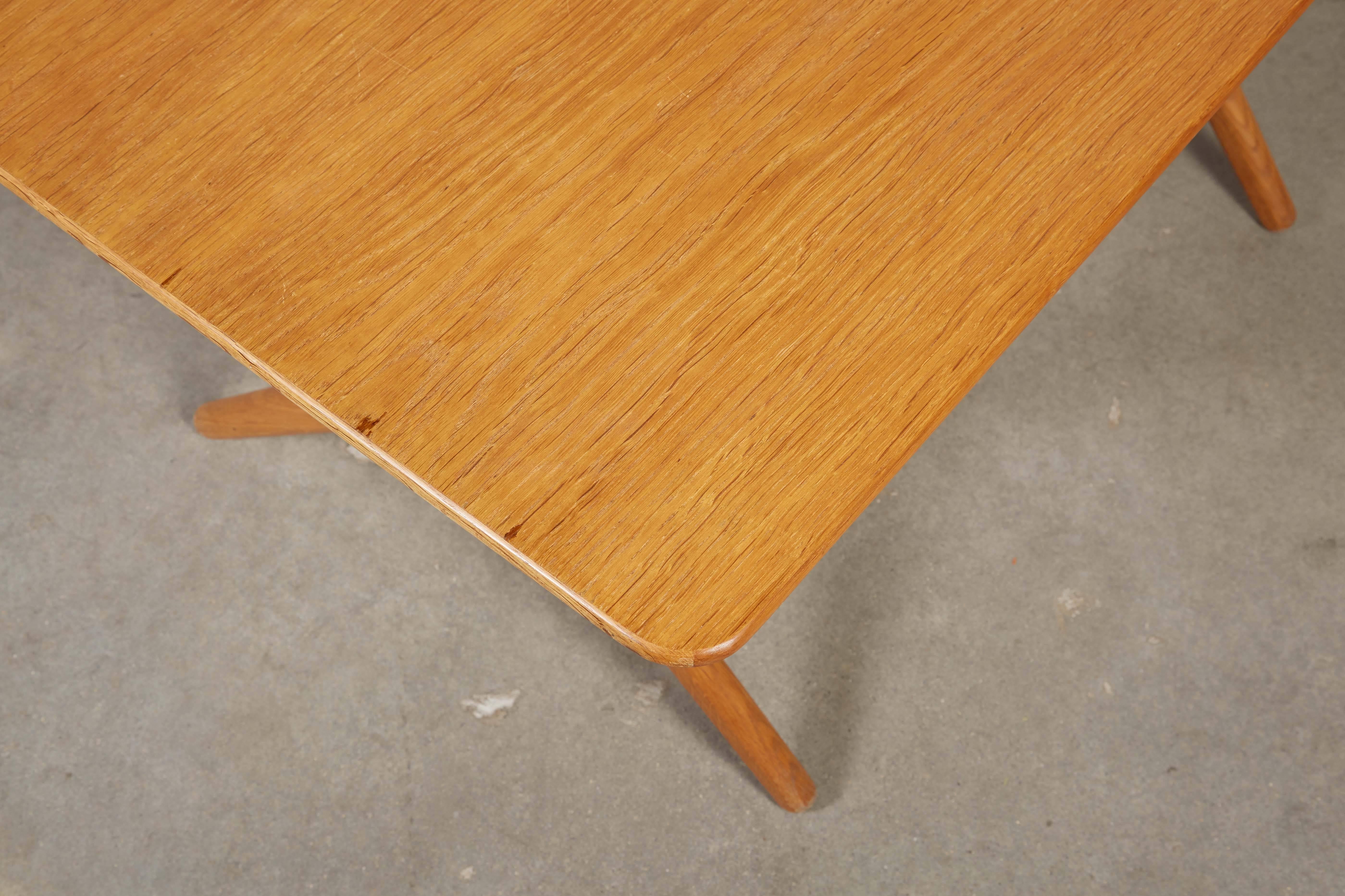 Mid Century Coffee Table by Hans Wegner,  AT308 with Crossed Legs In Excellent Condition For Sale In New York, NY