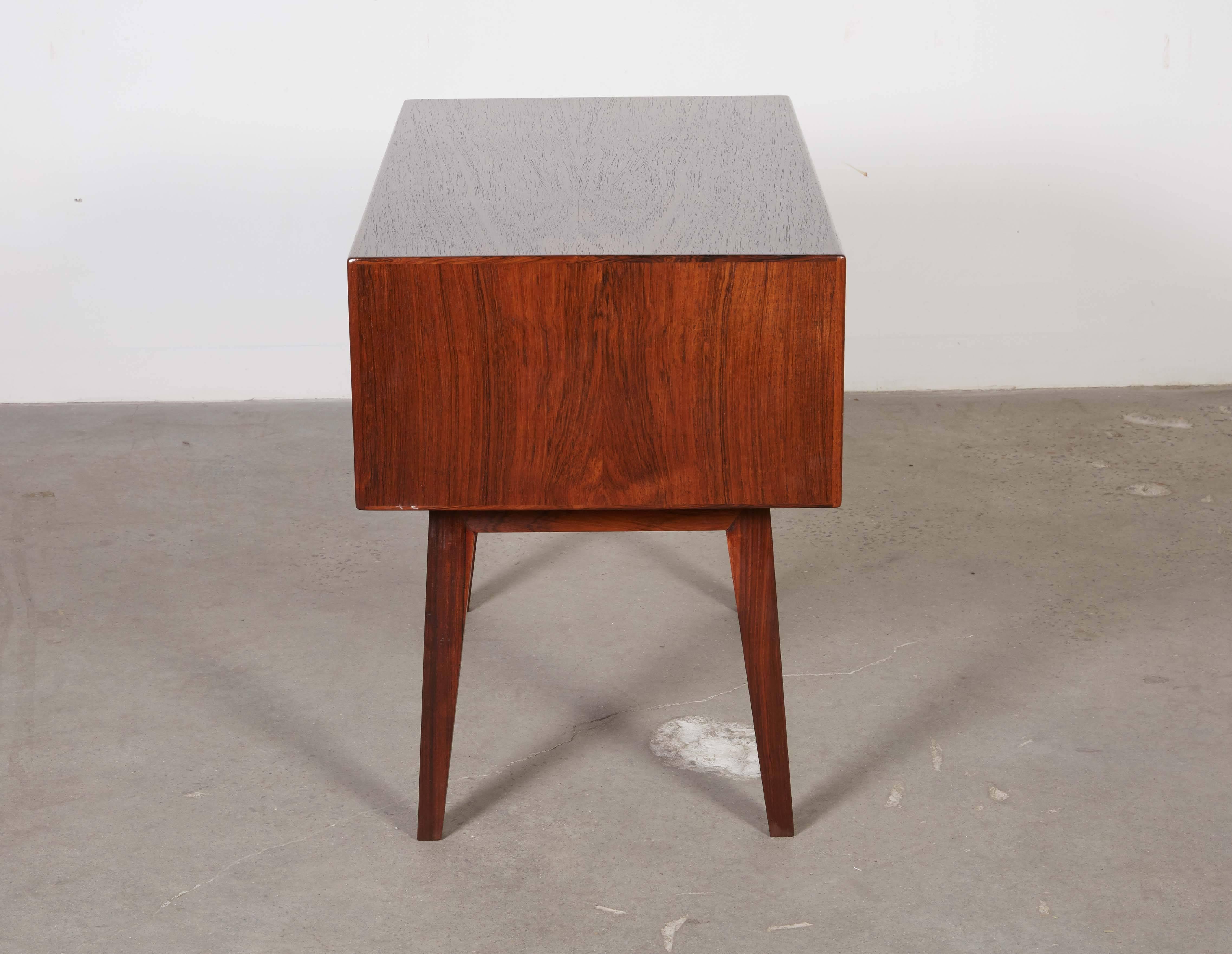 Mid Century Rosewood Night Stand In Excellent Condition For Sale In New York, NY