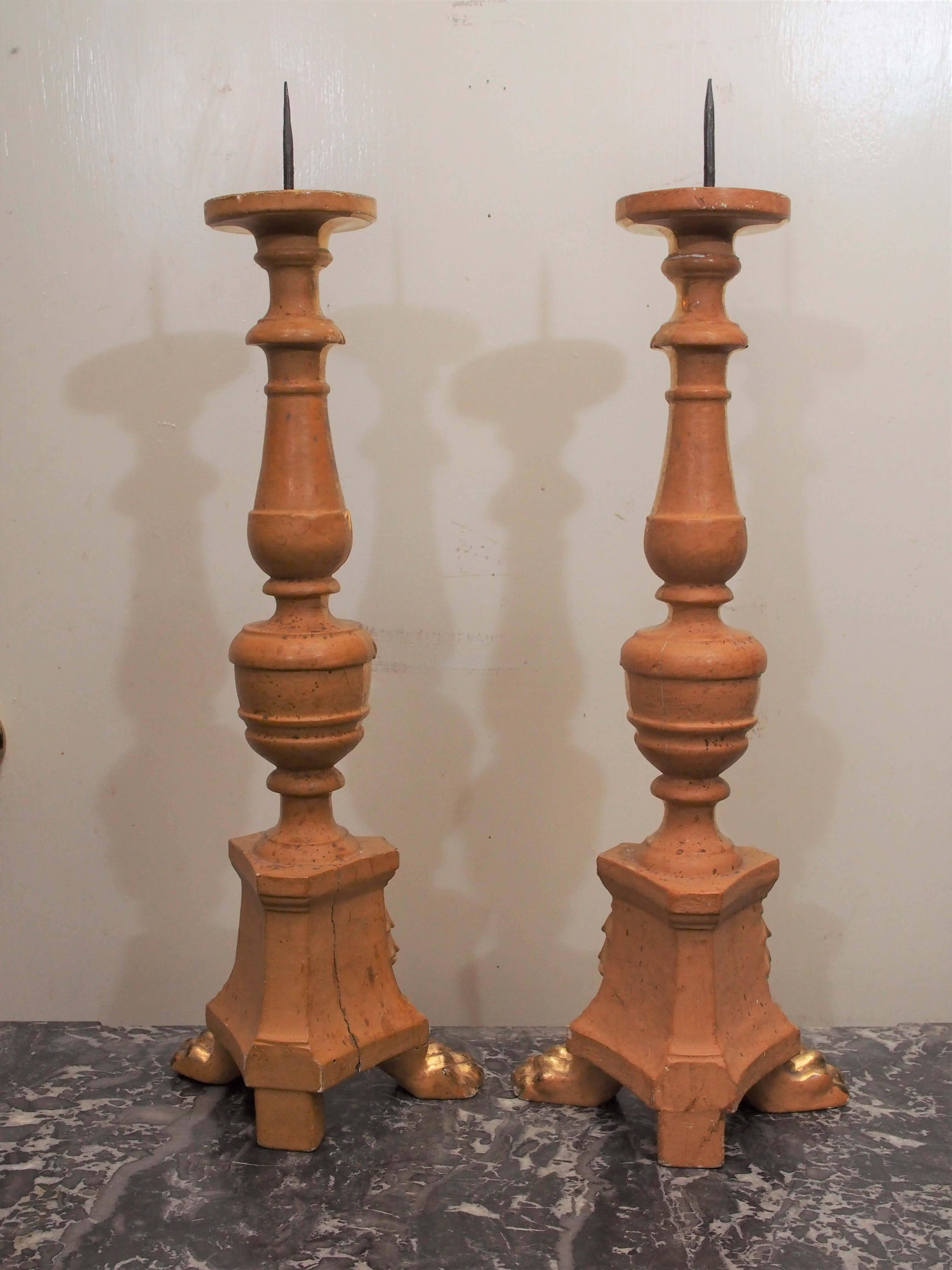Pair of Italian Giltwood Altar Candlesticks with Sacre Coeur In Good Condition In Natchez, MS