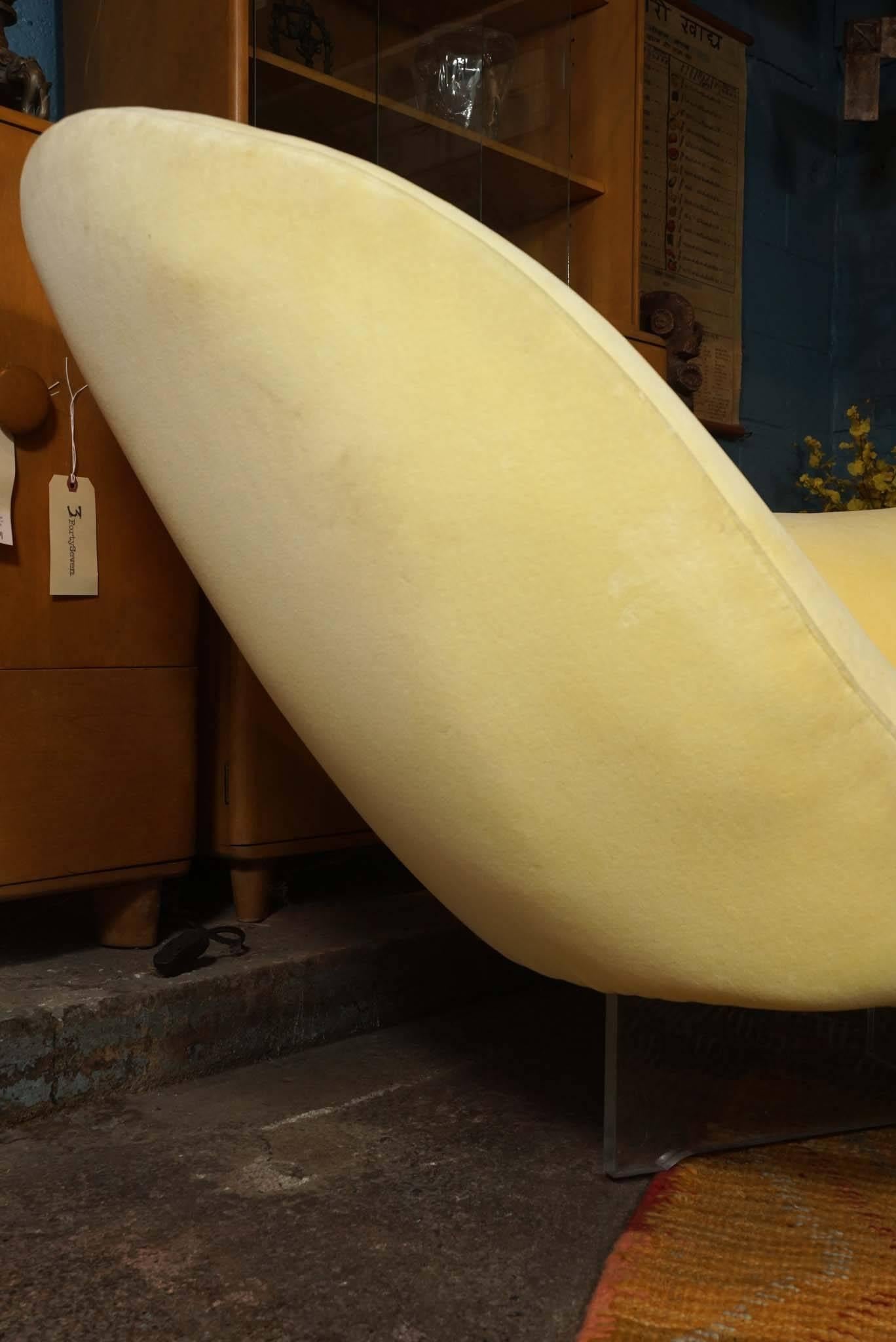 Lemon Mid-Century Modern Cloud Sofa by Vladimir Kagan In Excellent Condition In Hudson, NY