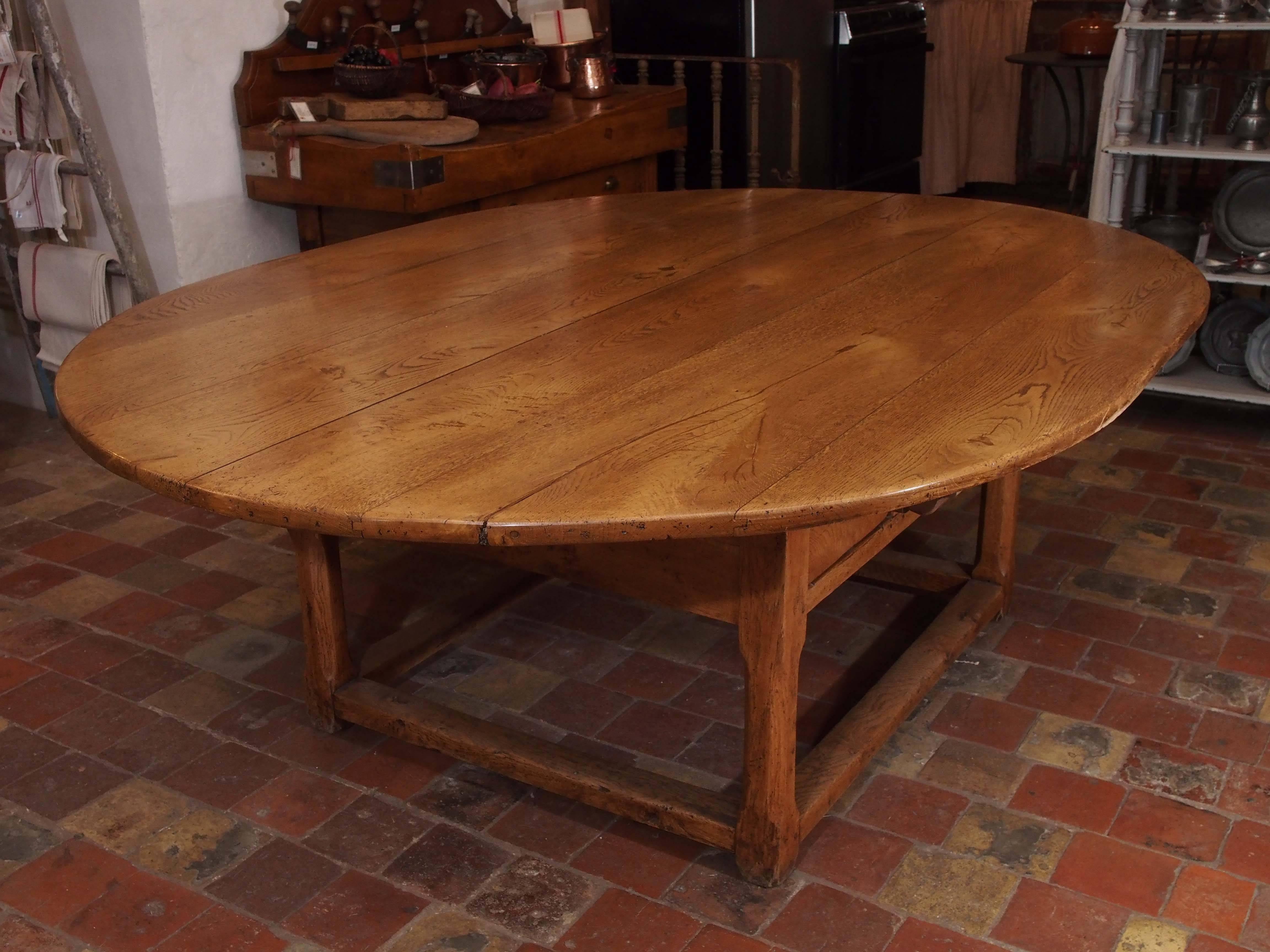 19th Century French Oak Oval Table For Sale 4