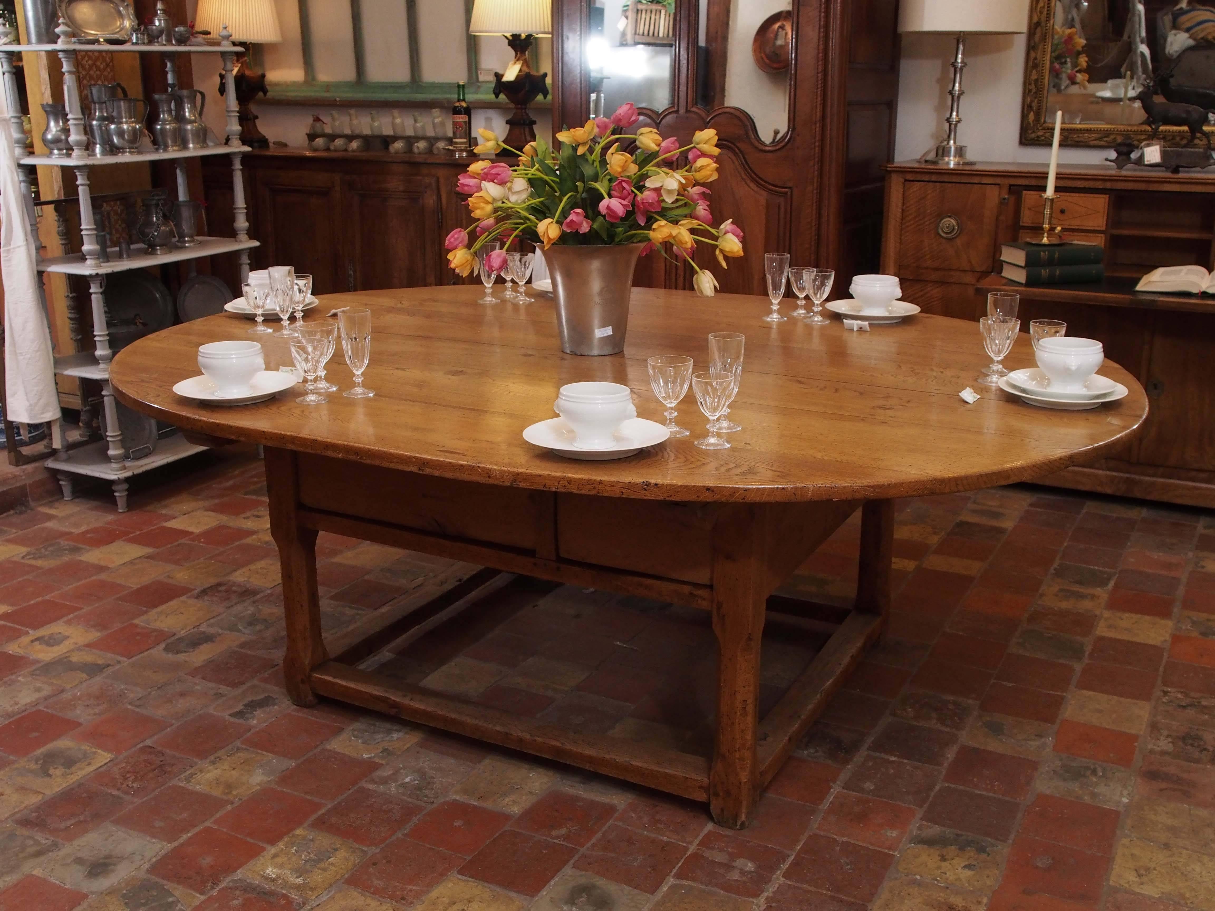 19th Century French Oak Oval Table For Sale 5