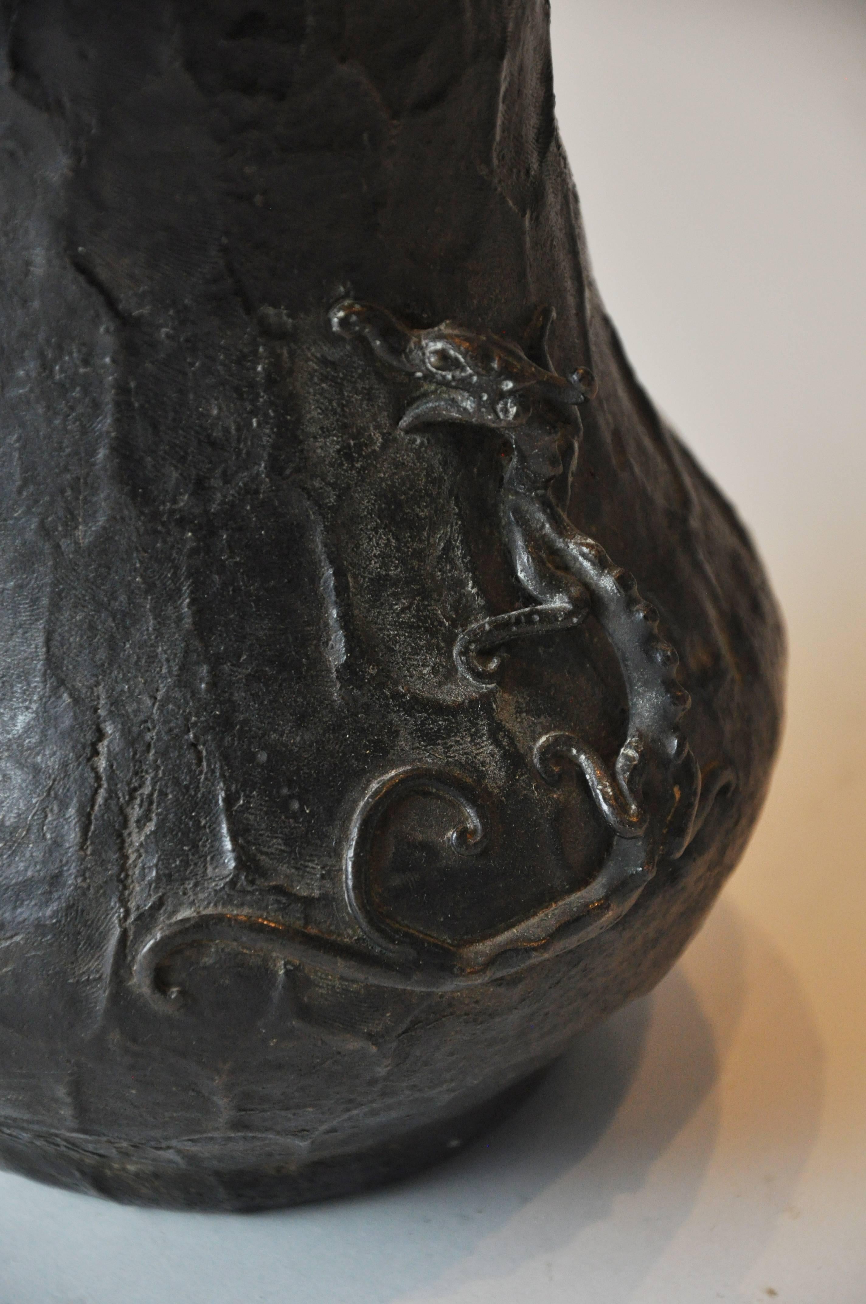 Late 18th Century German Bronze Vase with Scaling Dragons For Sale 1