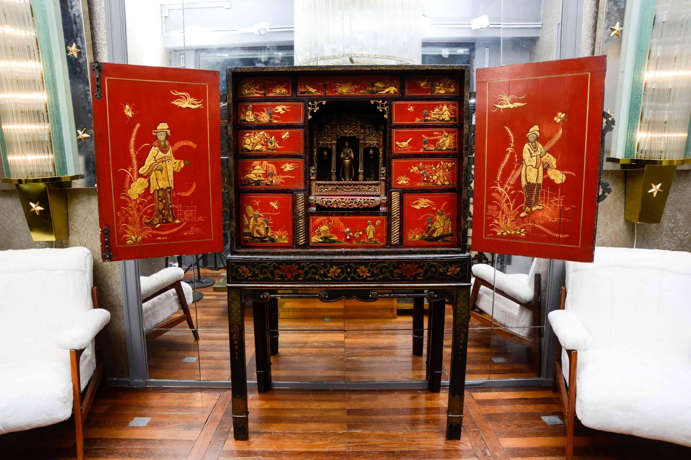 English Very Delicate Chinese Cabinet