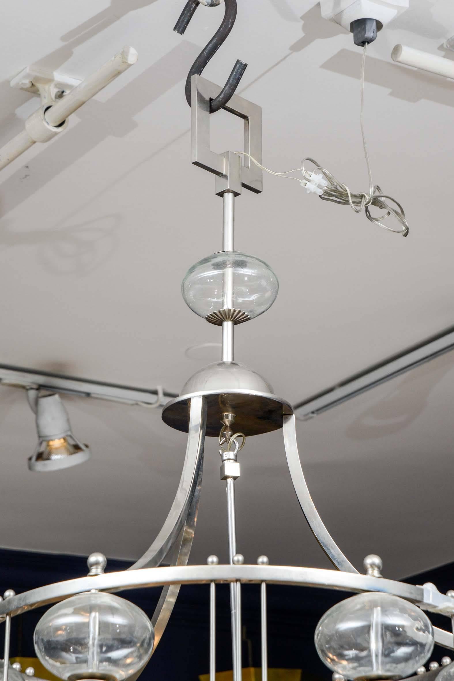 Sehr schicke Laterne aus vernickeltem Messing und Glasschalen, sechs Lichter.