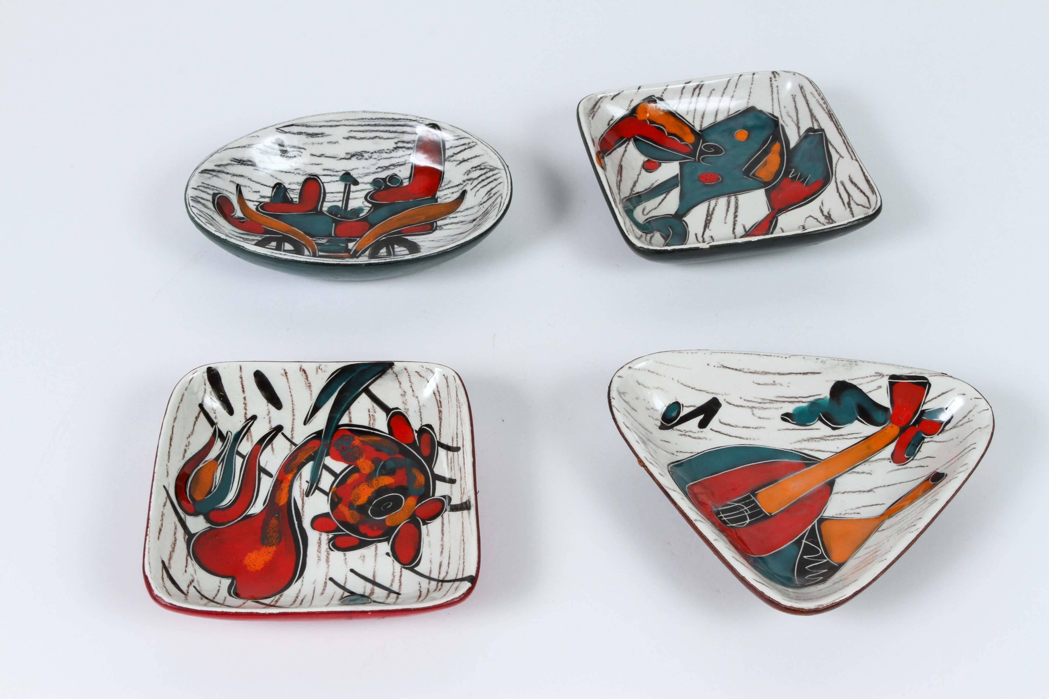 1950 Italian retro leather backed decorative ceramic set of four small dishes, handcrafted ceramics with stylized colorful hand-painted designs.
Ceramic change trays or jewelry tray or ashtrays.
Measures: Smaller: 2 5/8