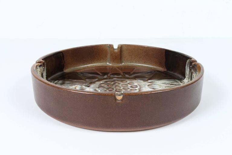 Large Vintage Brown Round Ceramic Ashtray For Sale at 1stDibs
