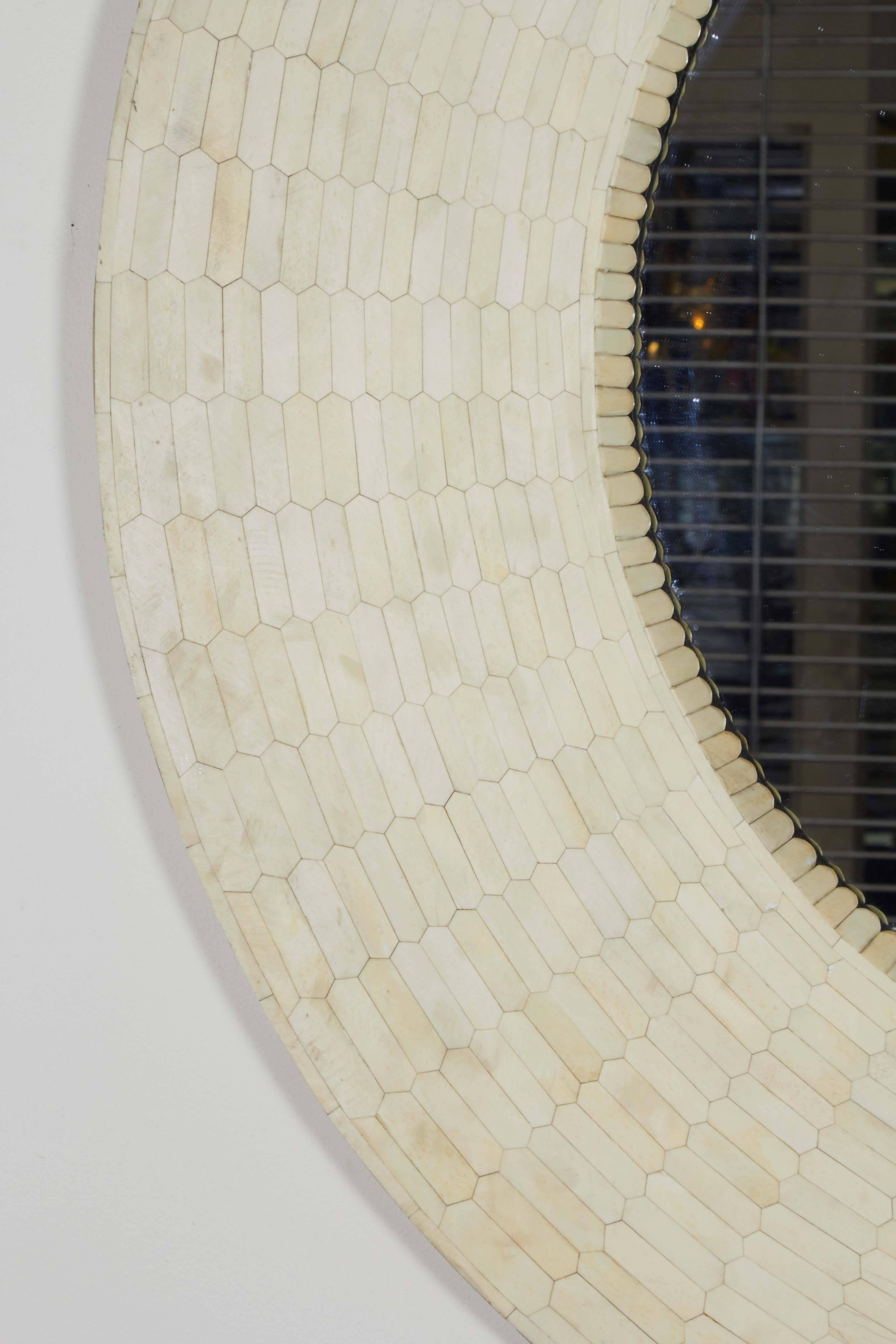 Modern Tessellated Bone Round Mirror In Good Condition In New York, NY