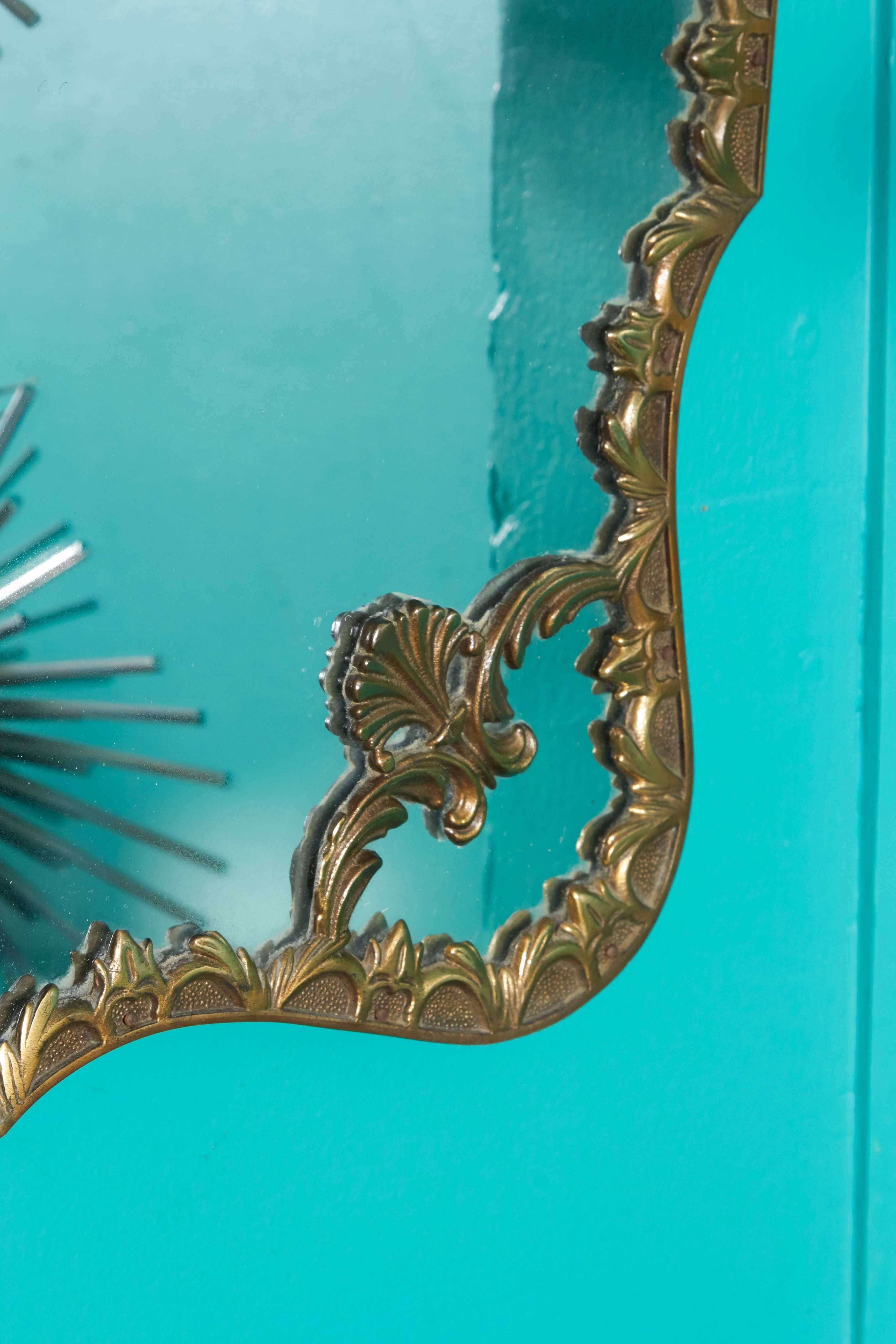 Mid-Century Italian Wall Mirror with Serpentine Brass Frame In Good Condition In New York, NY