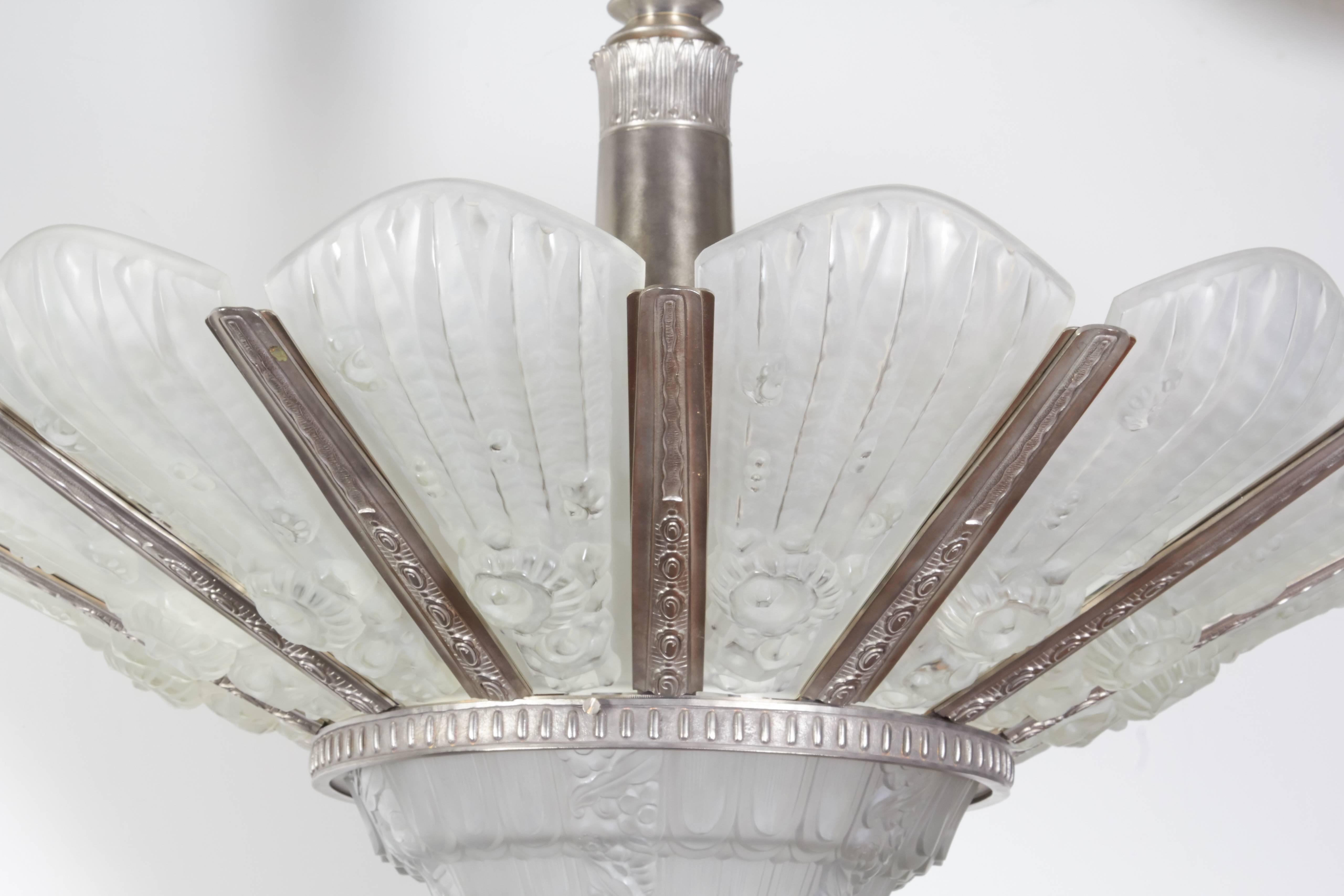 Palatial French Art Deco Fourteen Panel Chandelier by Genet et Michon In Good Condition In New York City, NY