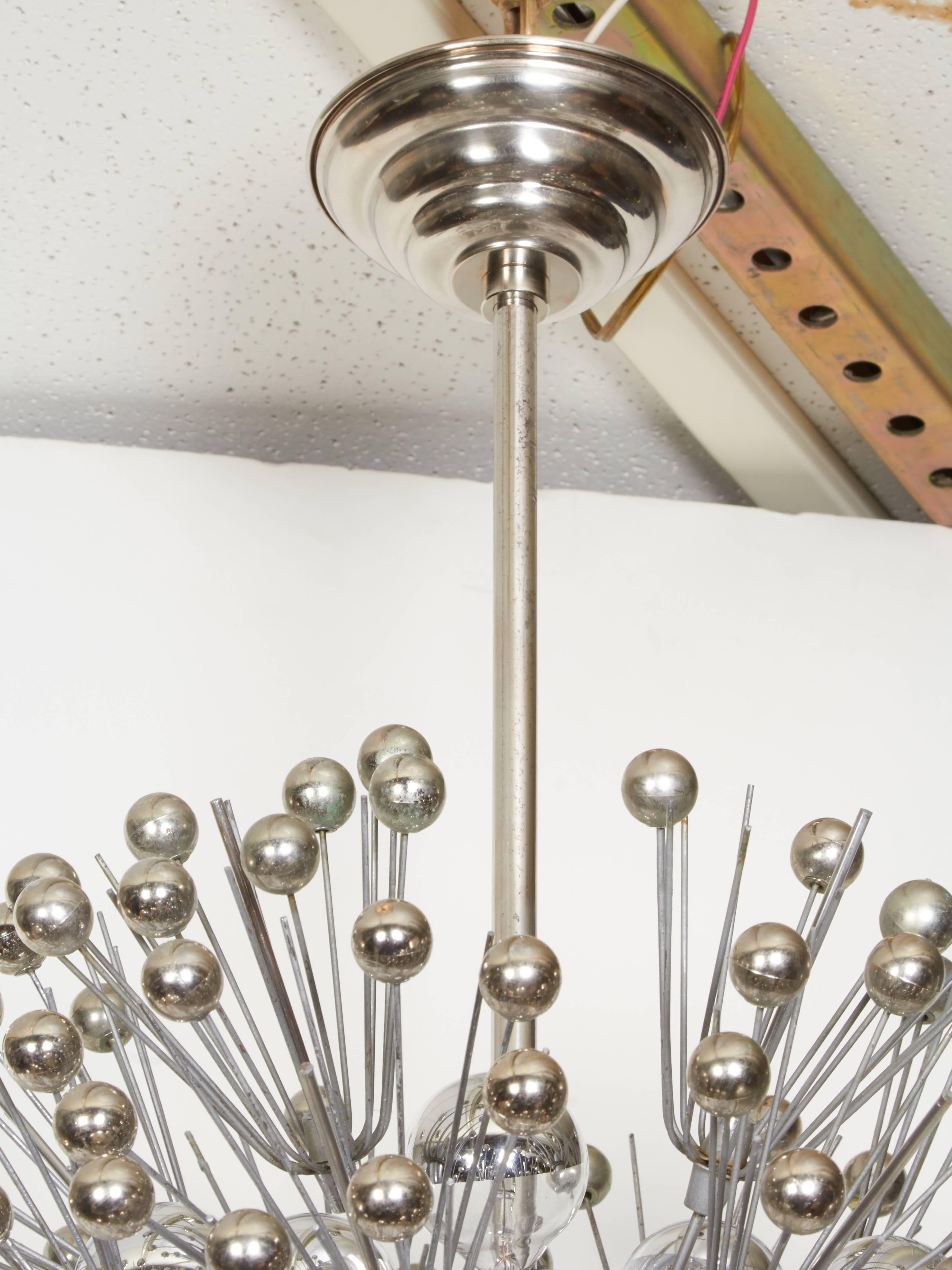 Coppia di lampadari a fiocco di neve Sputnik di metà secolo in nichel, Emile Stenjar in vendita 2