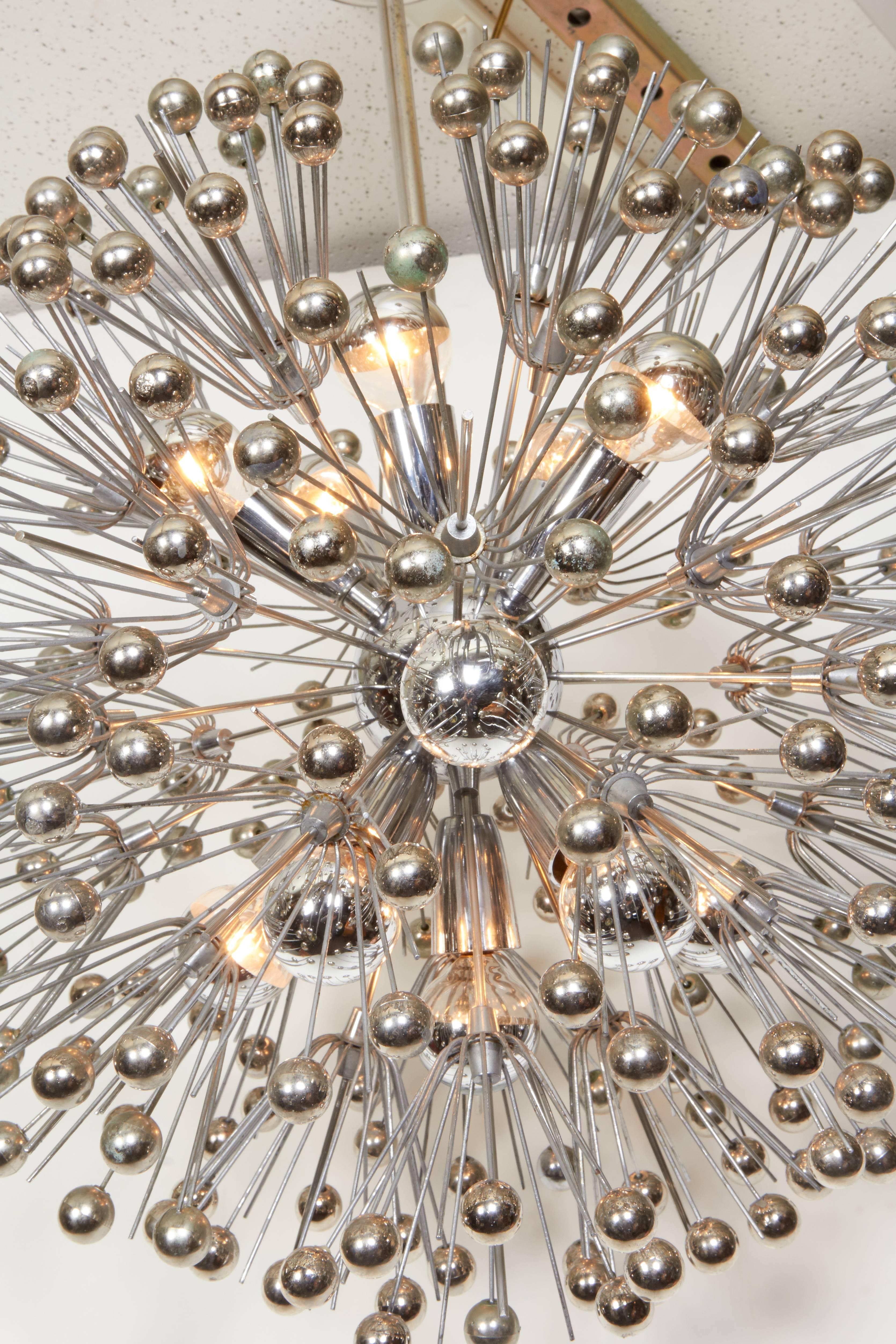 Coppia di lampadari a fiocco di neve Sputnik di metà secolo in nichel, Emile Stenjar in vendita 6