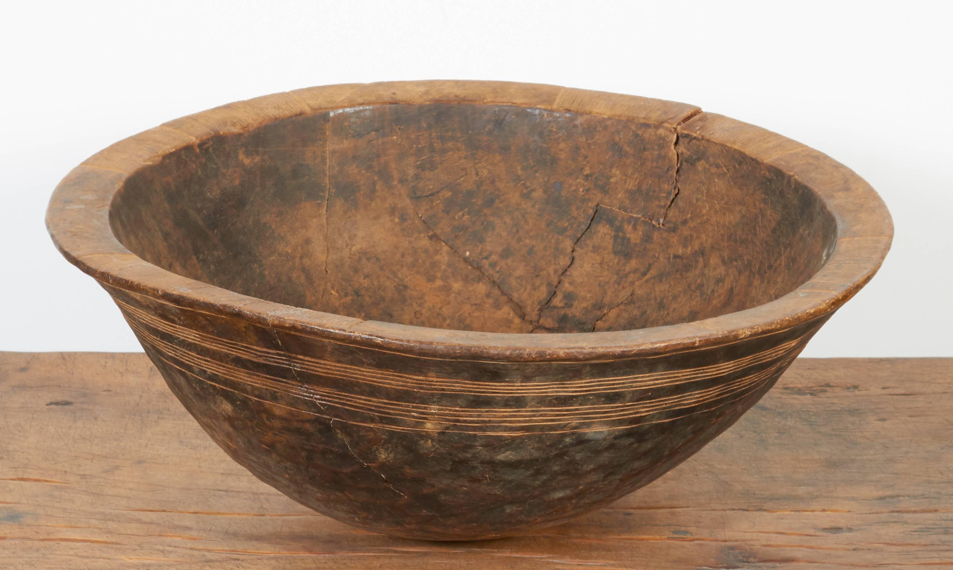 Delicately Carved West African Food Bowl, Great Patina In Good Condition In New York, NY