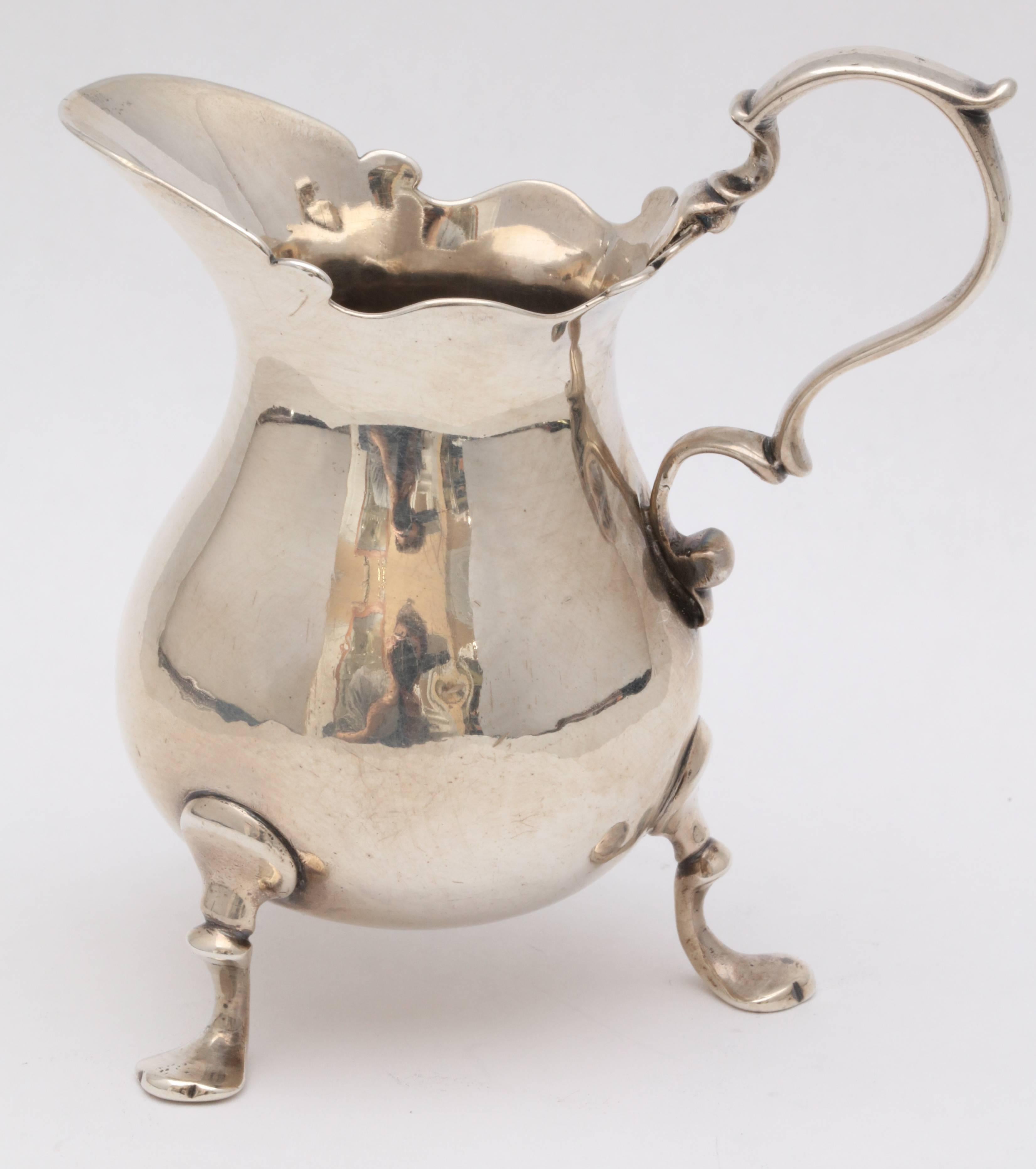 Early Georgian Sterling Silver Footed Cream Jug In Excellent Condition In New York, NY