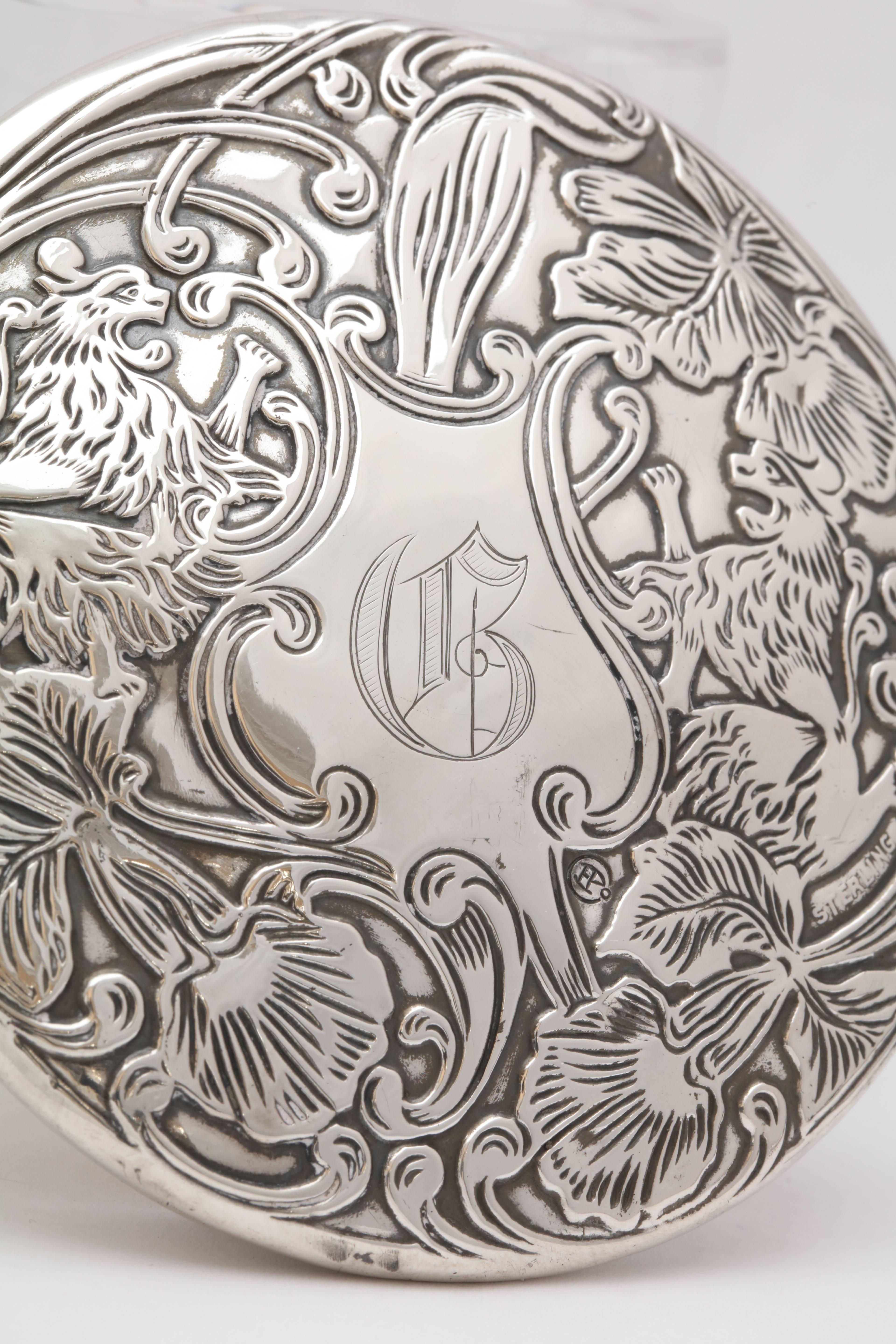 Américain Exceptionnelle jarre à poudre Art Nouveau en argent sterling avec couvercle à motif de lion en vente