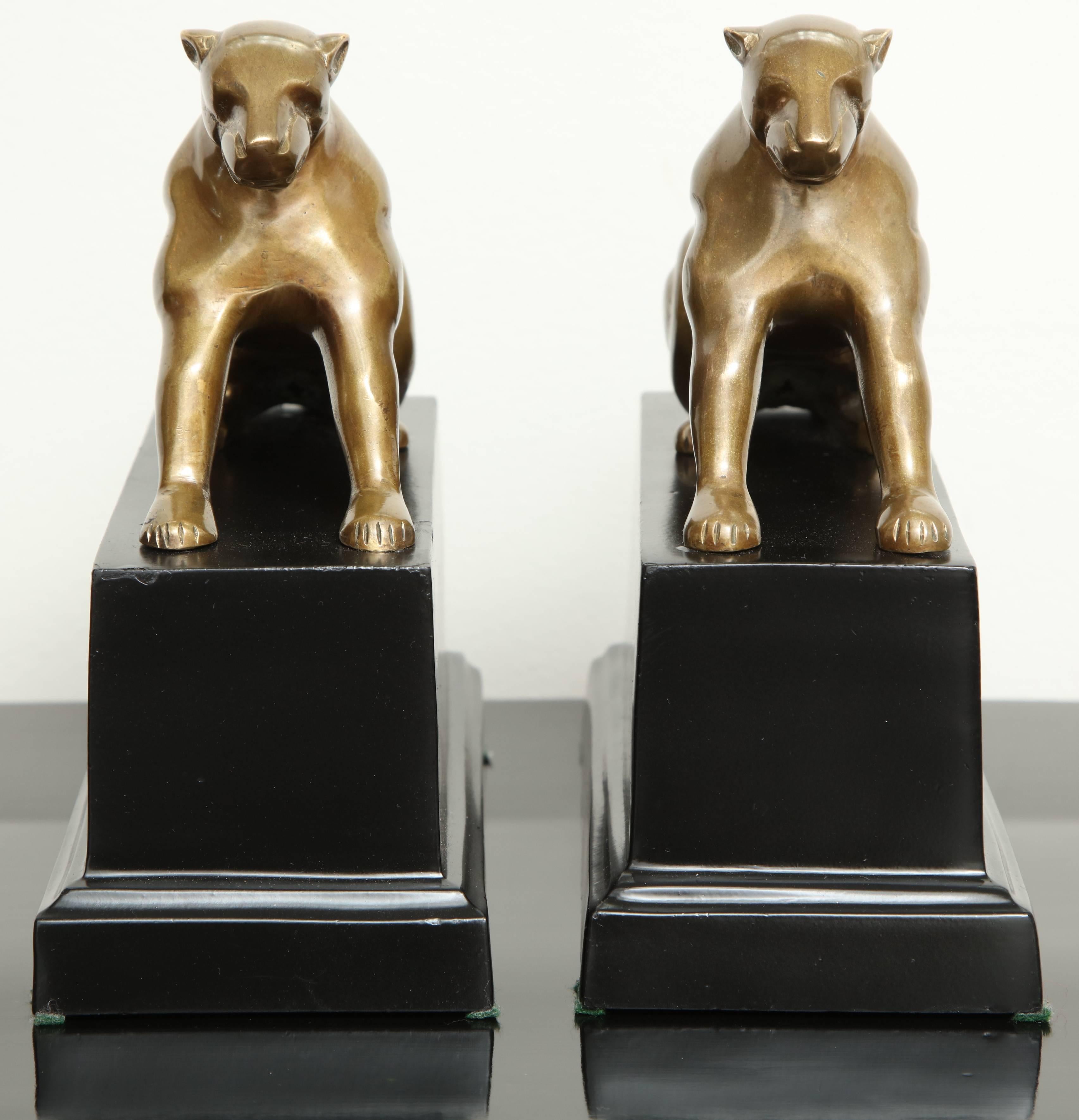 Pair of Mid-Century Polished Brass Panther Sculptures In Good Condition In New York, NY