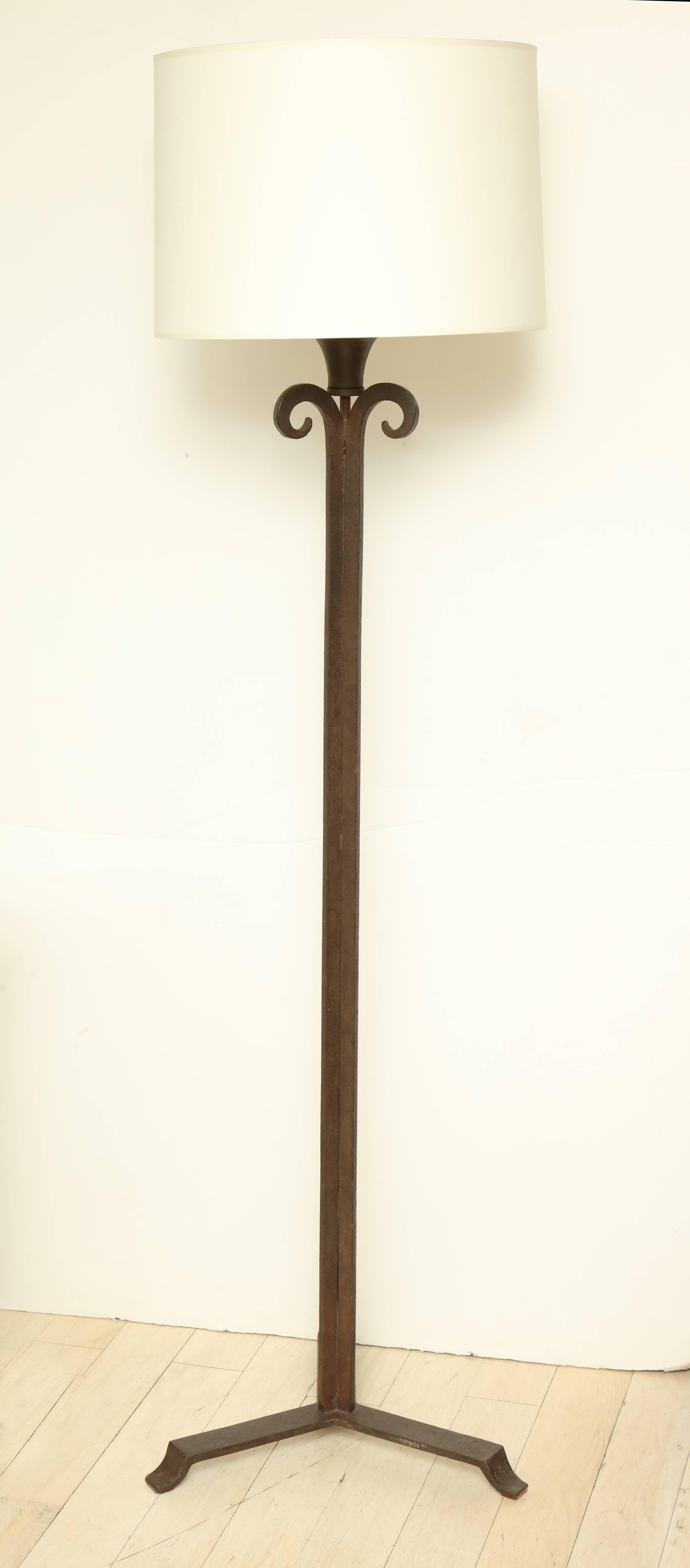 European Textured Iron Standing Lamp on Tripod Base, France, circa 1940 For Sale