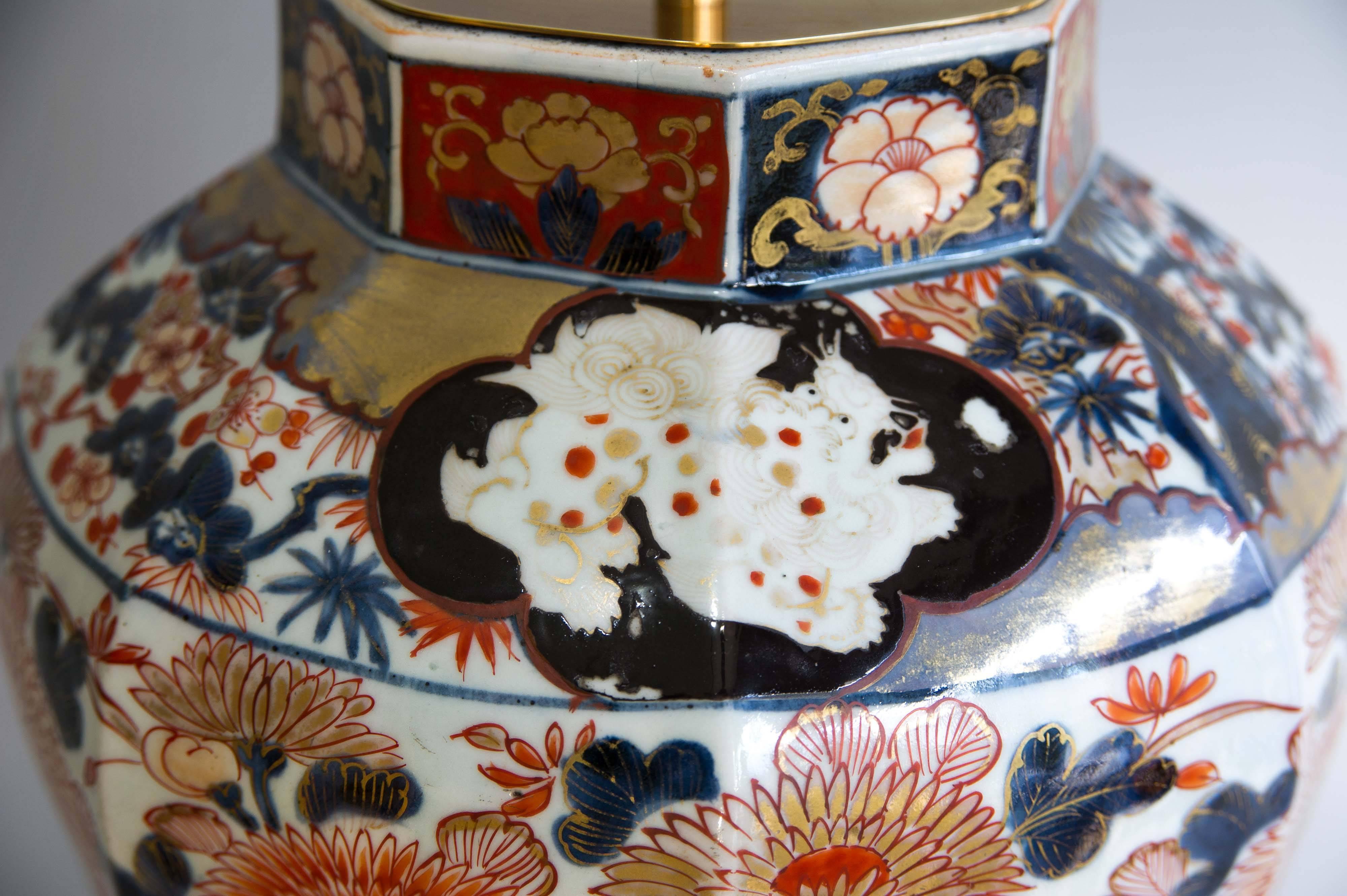17th Century Exceptional Japanese Imari Lamped Vase, circa 1700
