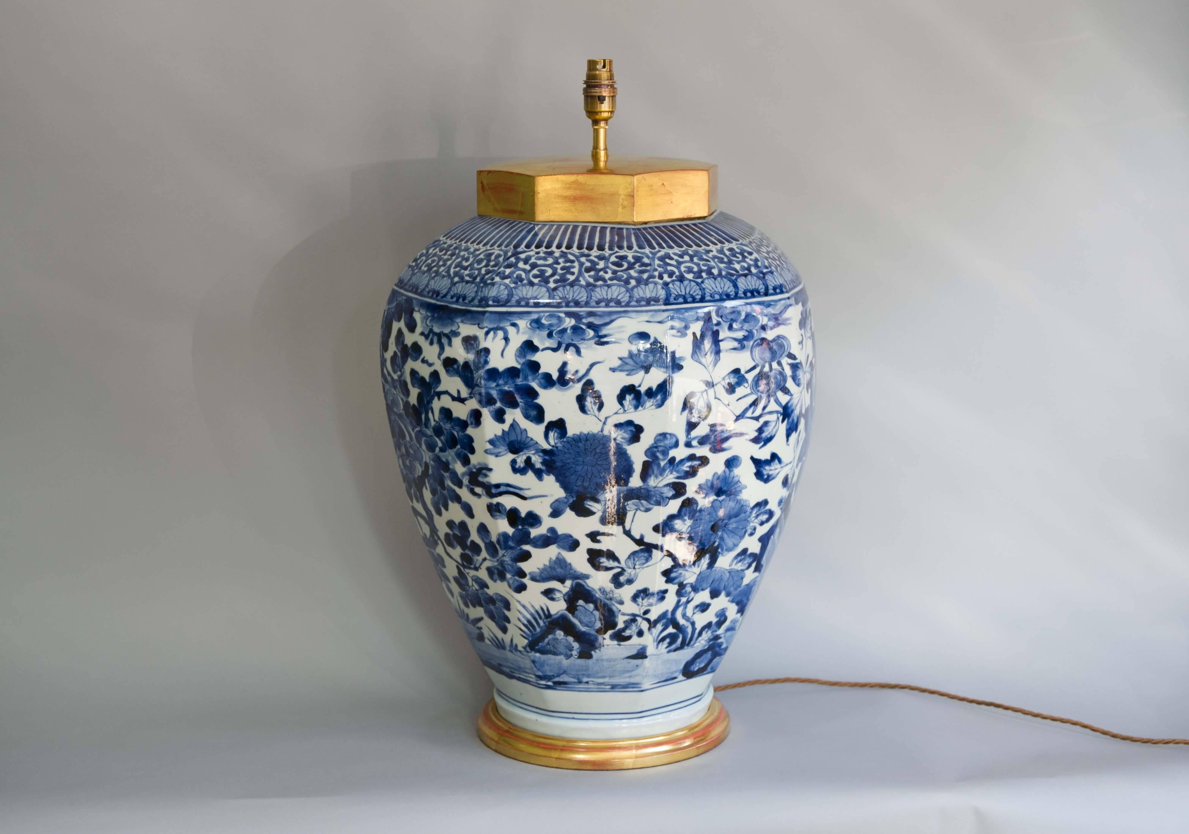   17th Century Japanese Octagonal Blue and White Arita Vase as a lamp In Good Condition In London, GB