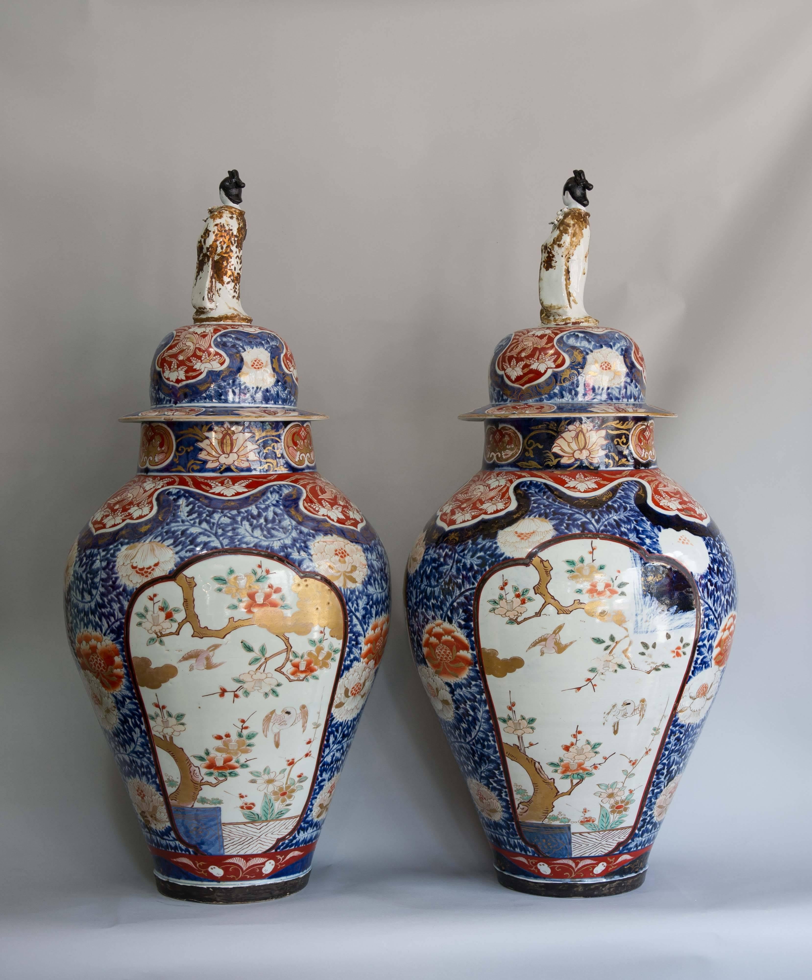Massive Pair of Exceptional Japanese Imari Palace Vases, circa 1700 In Good Condition In London, GB