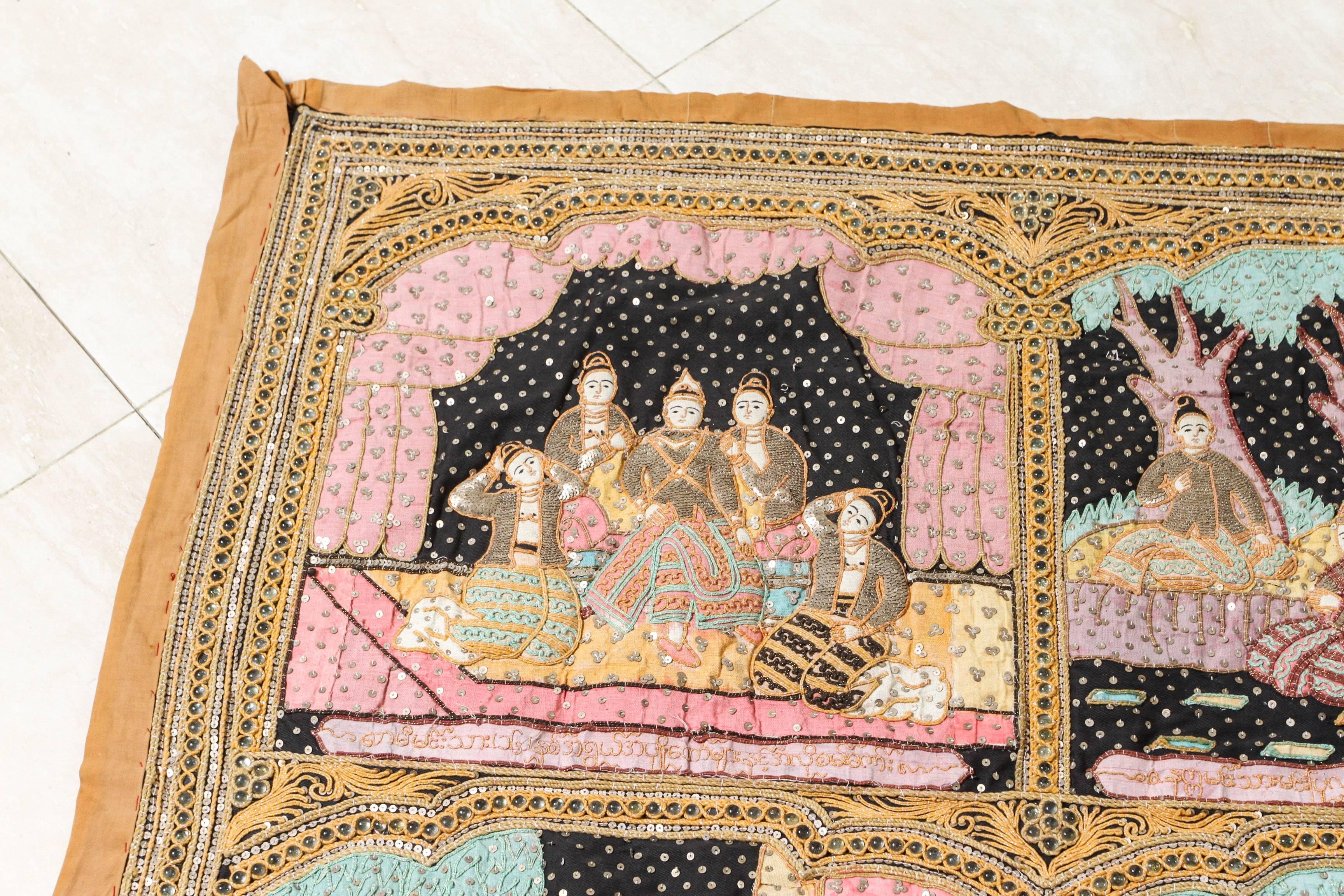 Grande tapisserie asiatique vintage birmane Kalaga brodée de perles Bon état - En vente à North Hollywood, CA