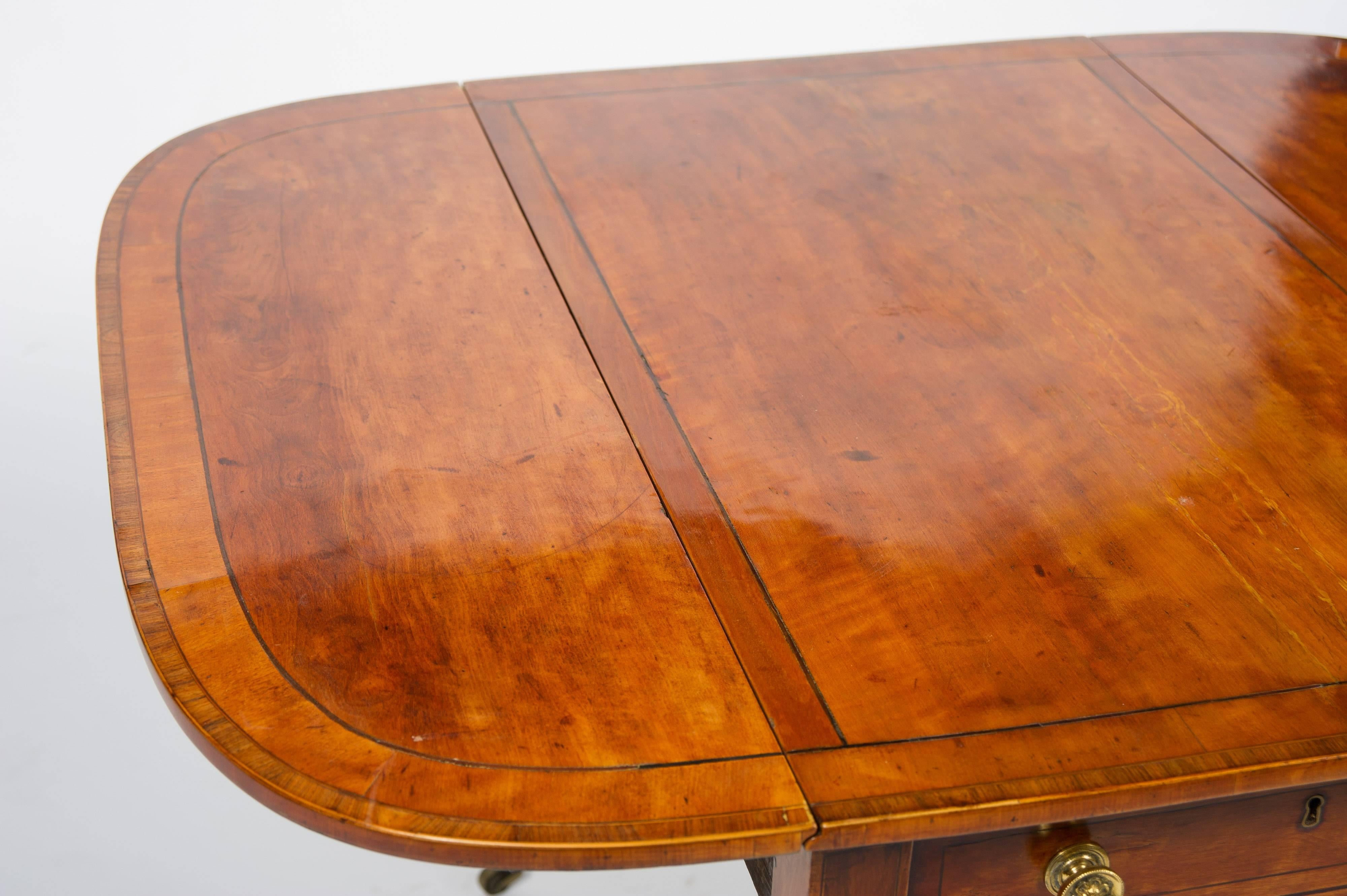 Gillows Influenced Satinwood Pembroke Table In Good Condition In Brighton, Sussex
