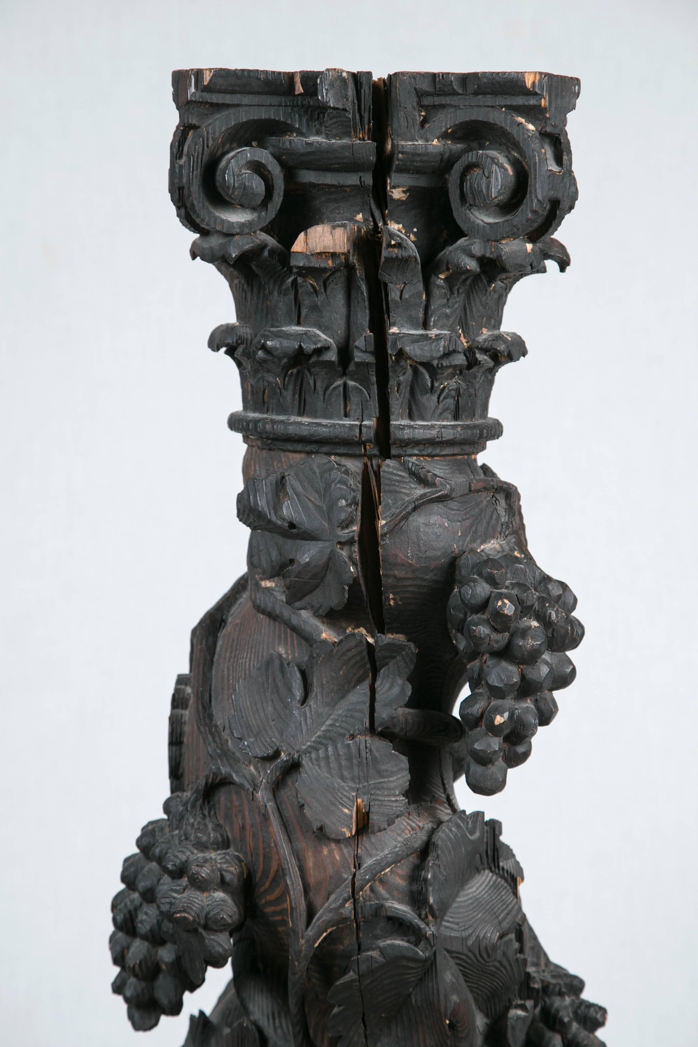 Hand-Carved 17th-18th Century Italian Wood Column In Fair Condition For Sale In Woodbury, CT