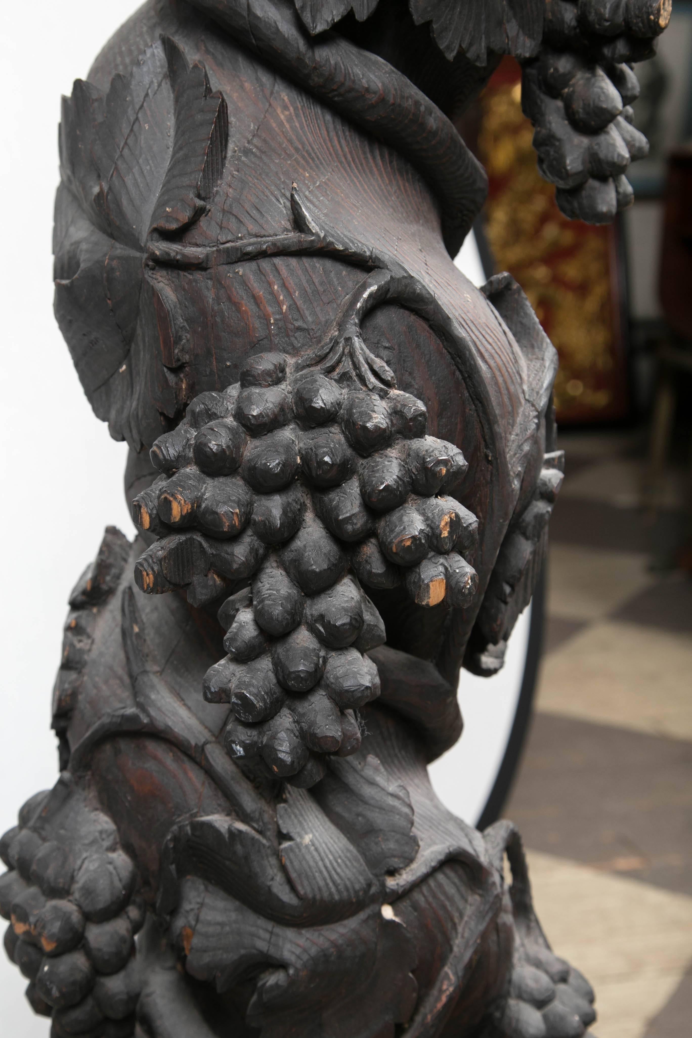 Hand-Carved 17th-18th Century Italian Wood Column For Sale 2