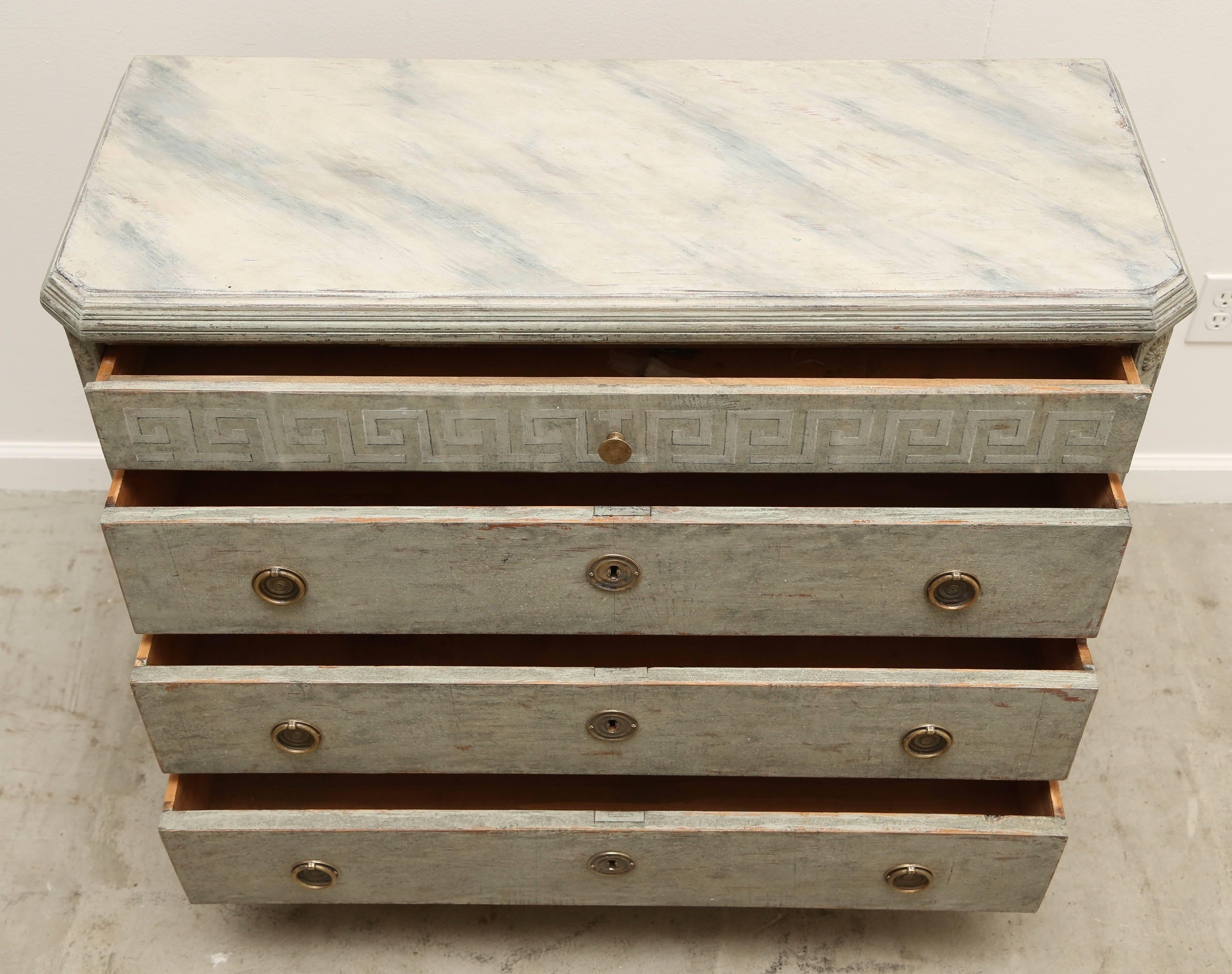 Antique Swedish Gustavian Painted Chest with Faux Finishes, Early 19th Century In Good Condition In West Palm Beach, FL