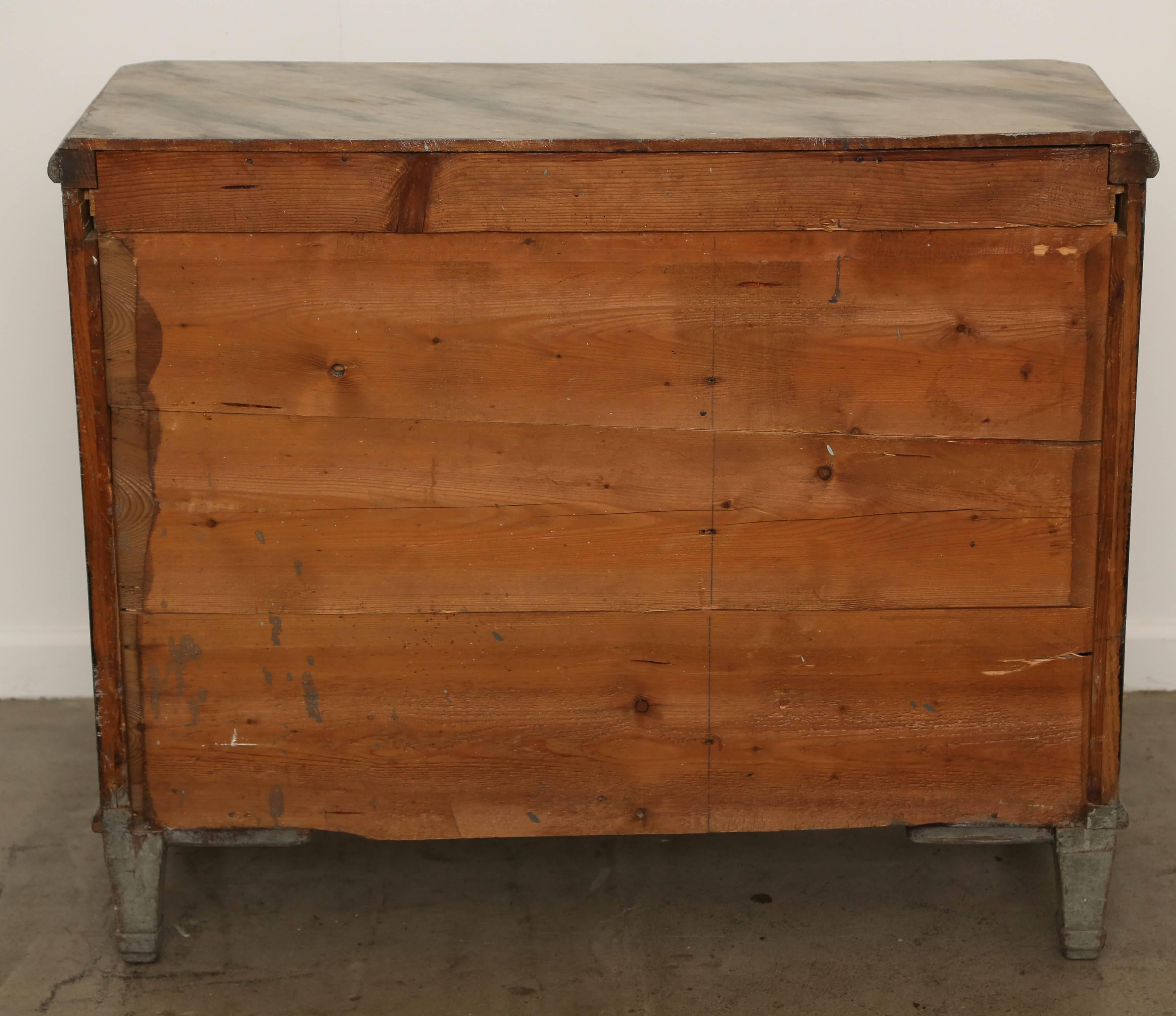 Antique Swedish Gustavian Painted Chest with Faux Finishes, Early 19th Century 4