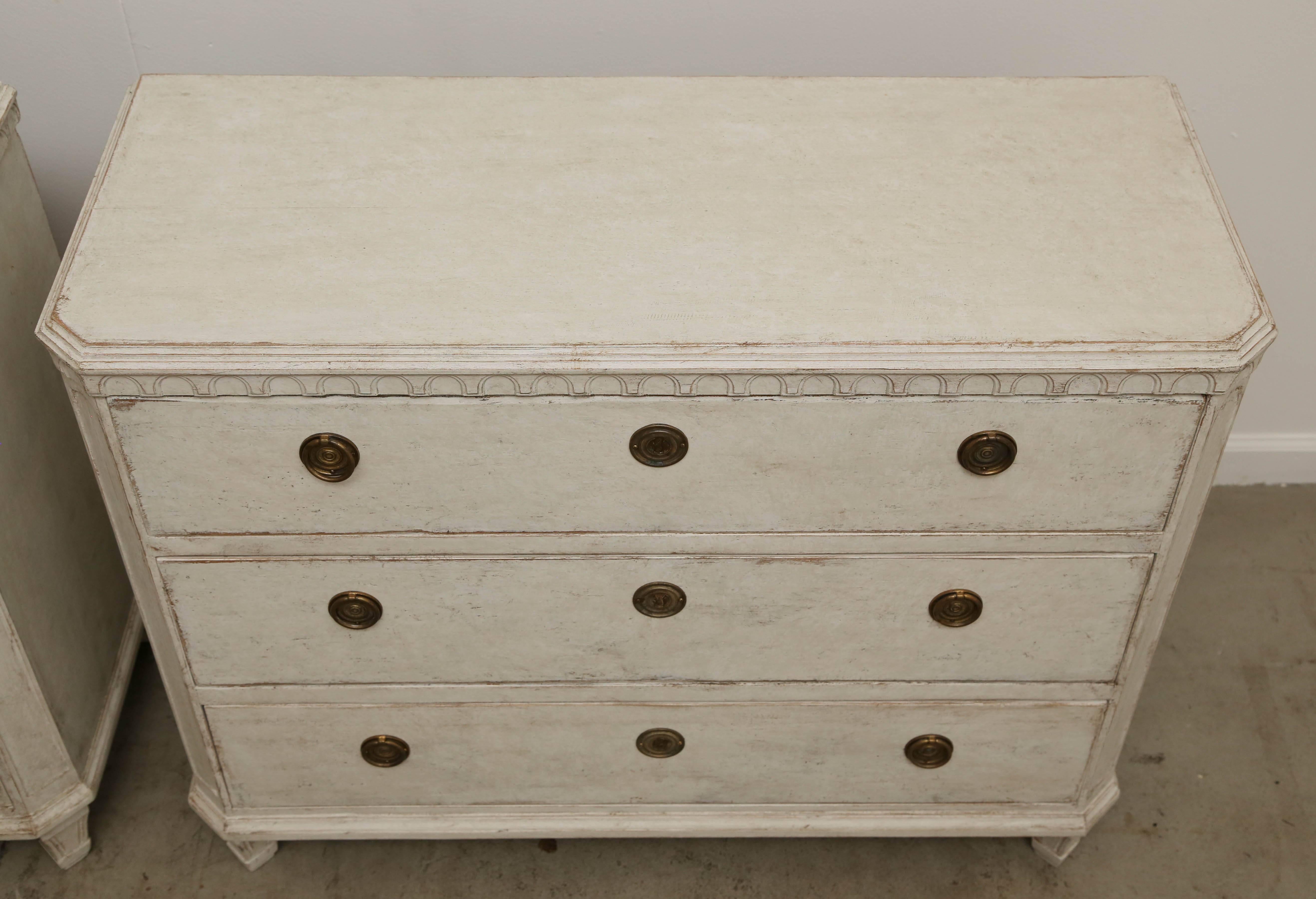 Pair of Antique Swedish Gustavian Style Painted Chests, Late 19th Century In Good Condition In West Palm Beach, FL