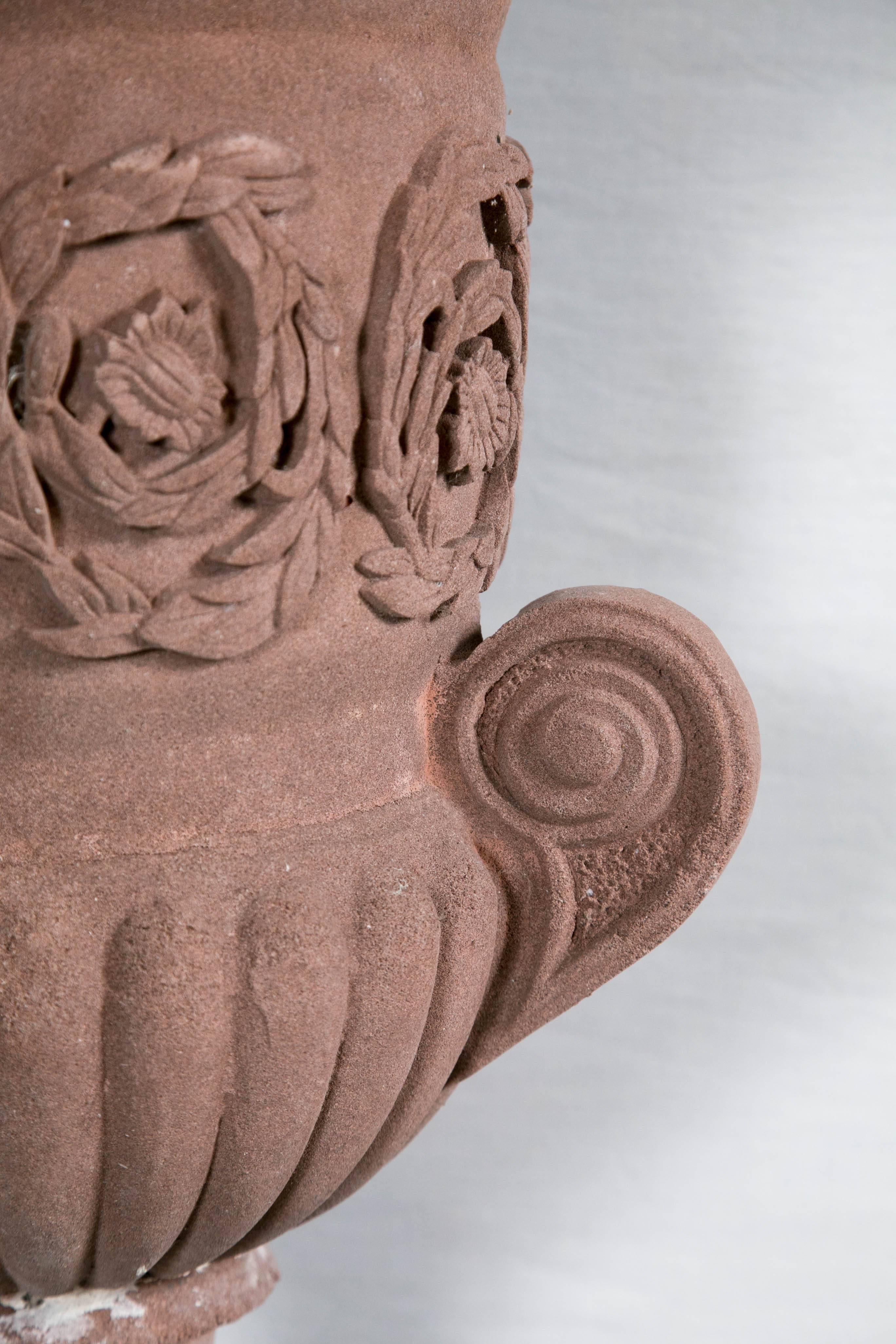 Pair of English Terra Cotta Urns In Good Condition For Sale In Stamford, CT