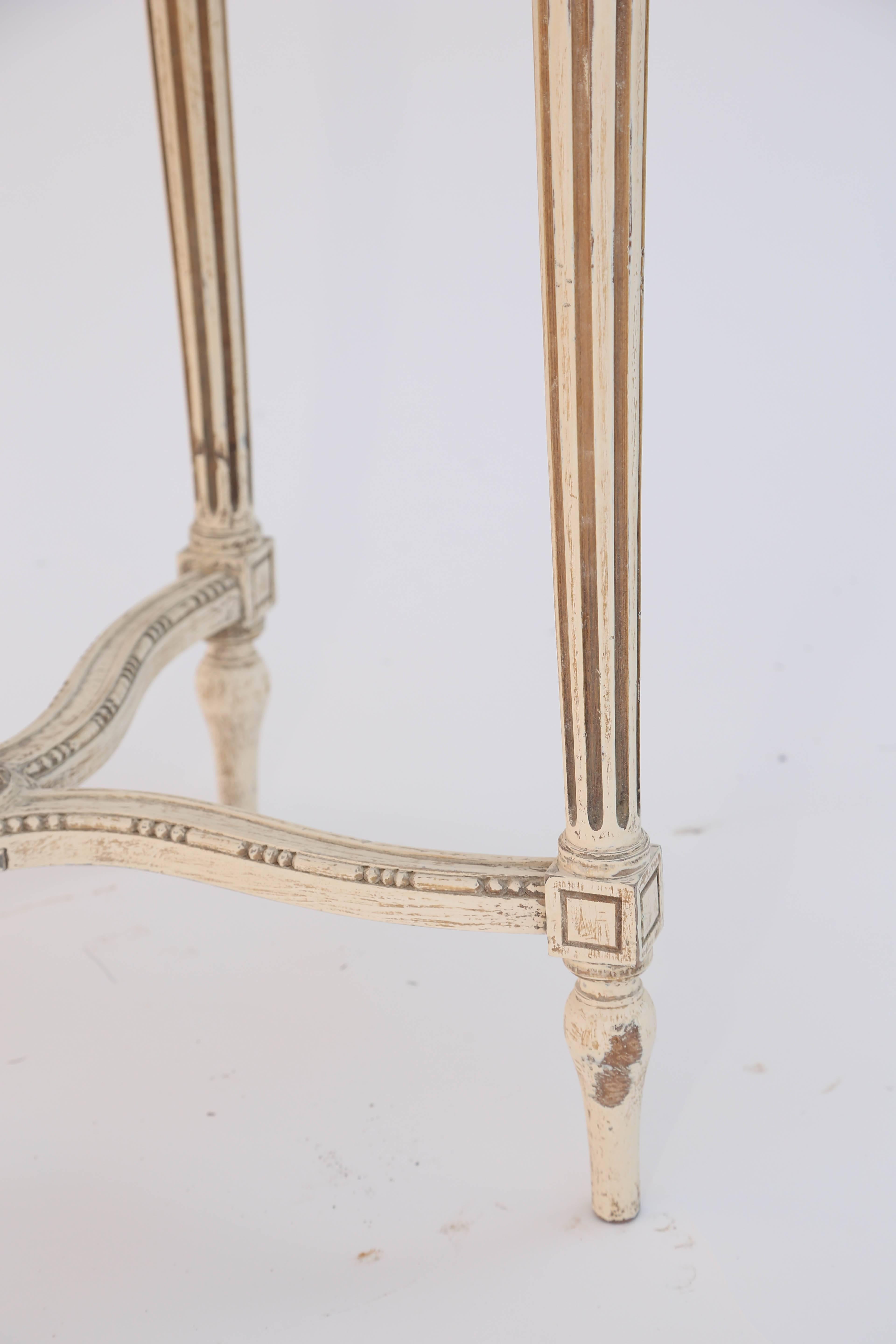 Louis XVI Style Painted Occasional Table with Mirrored Top In Excellent Condition In West Palm Beach, FL
