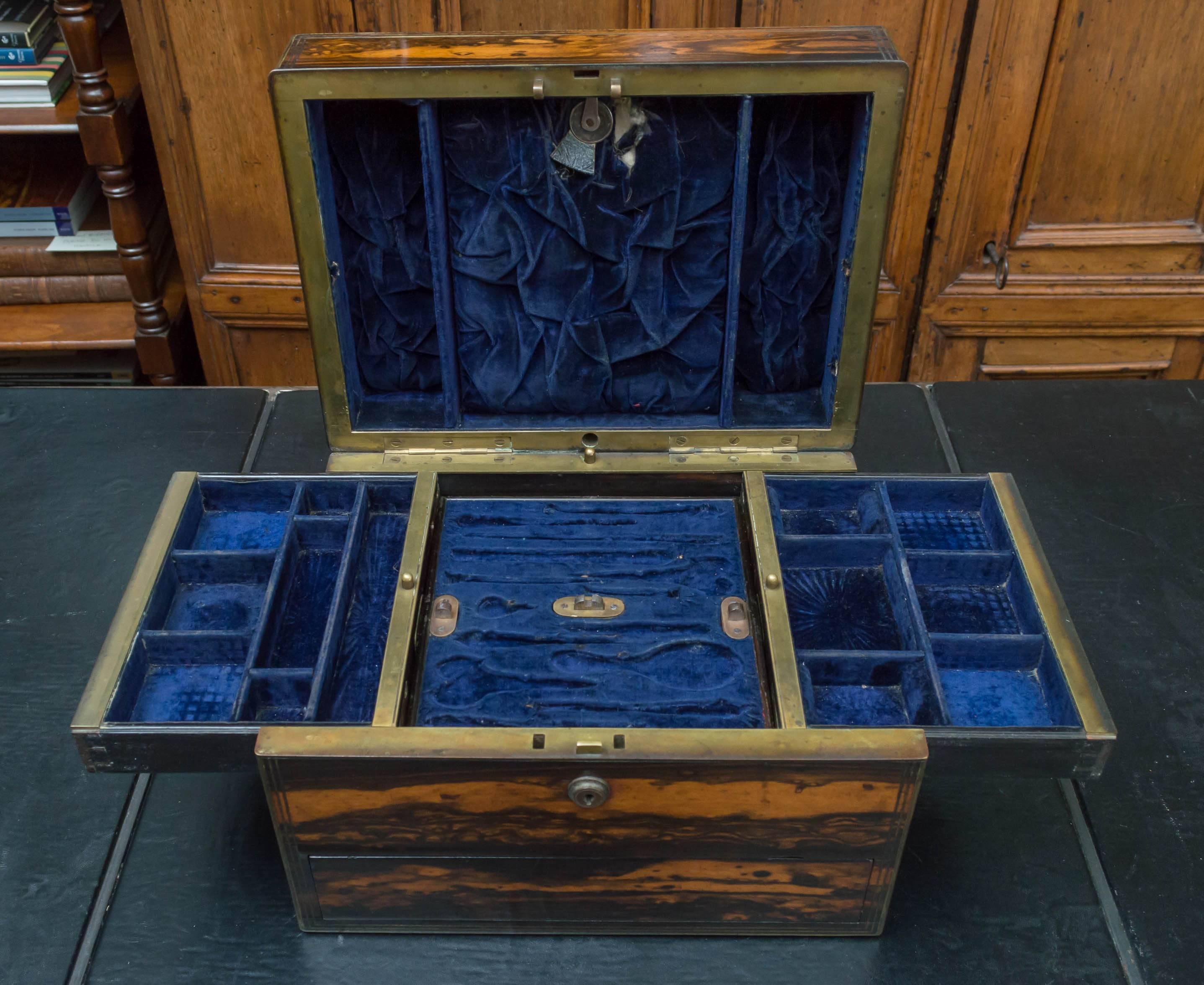 Mid-19th Century English Calamander Wood Gentleman's Dressing Box In Good Condition In San Francisco, CA