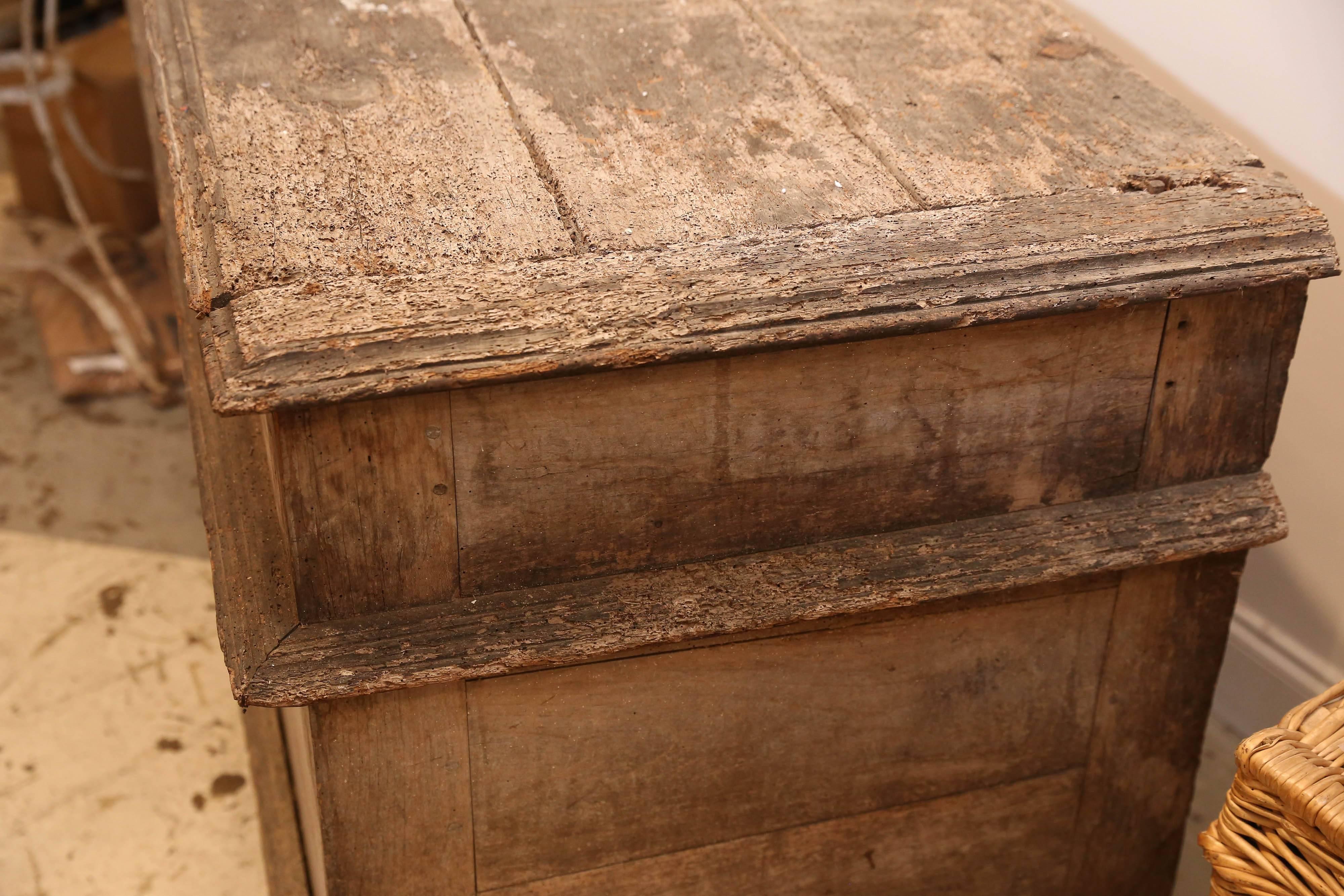 Large 18th Century French Oak and Iron Trunk In Good Condition In Houston, TX