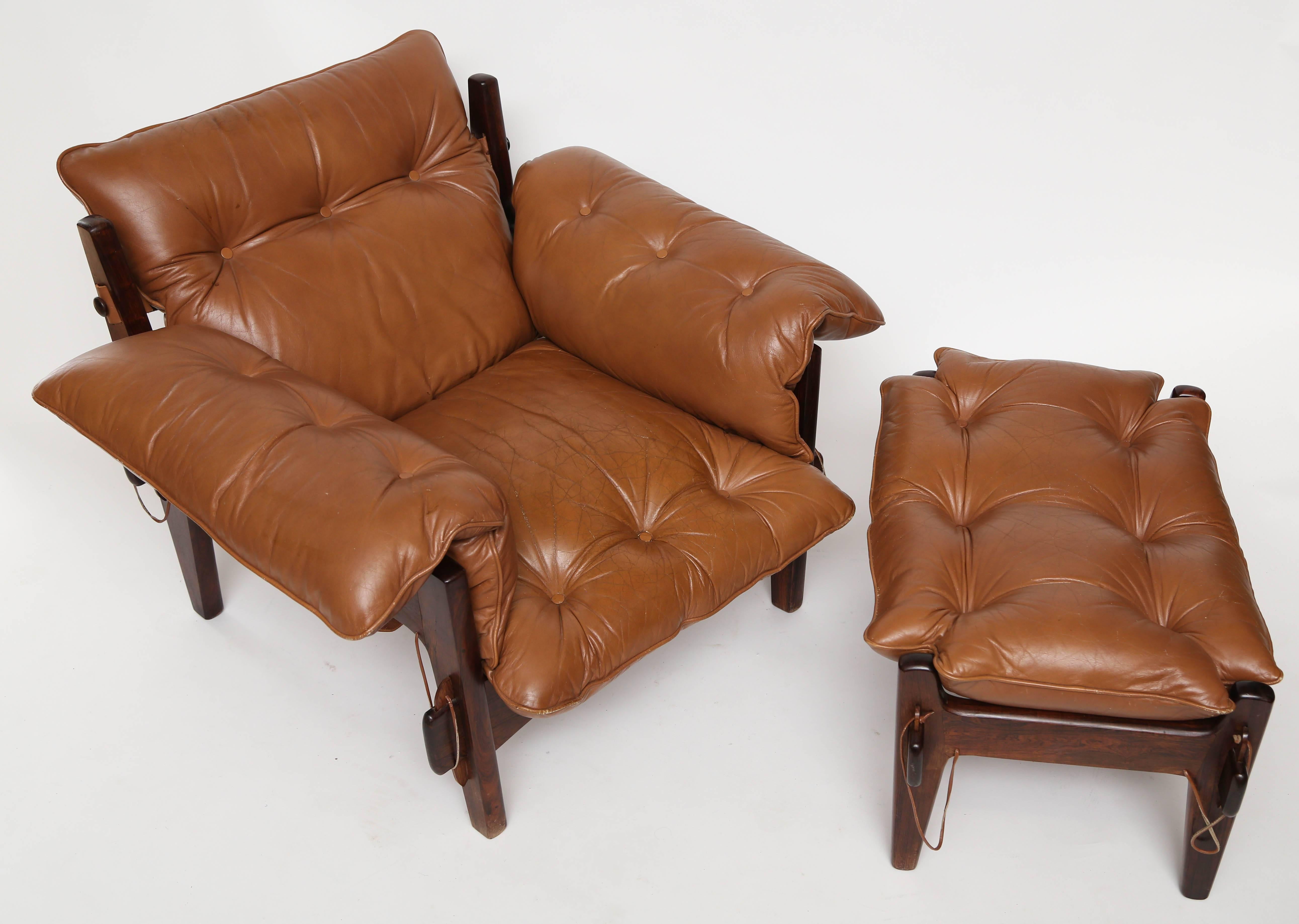 A demountable variation of the Iconic Sherif chairs.
This set is complete and original.
The series of furniture combined modern design, craft and the relaxed
attitude of the 1960s.
Rosewood and leather.