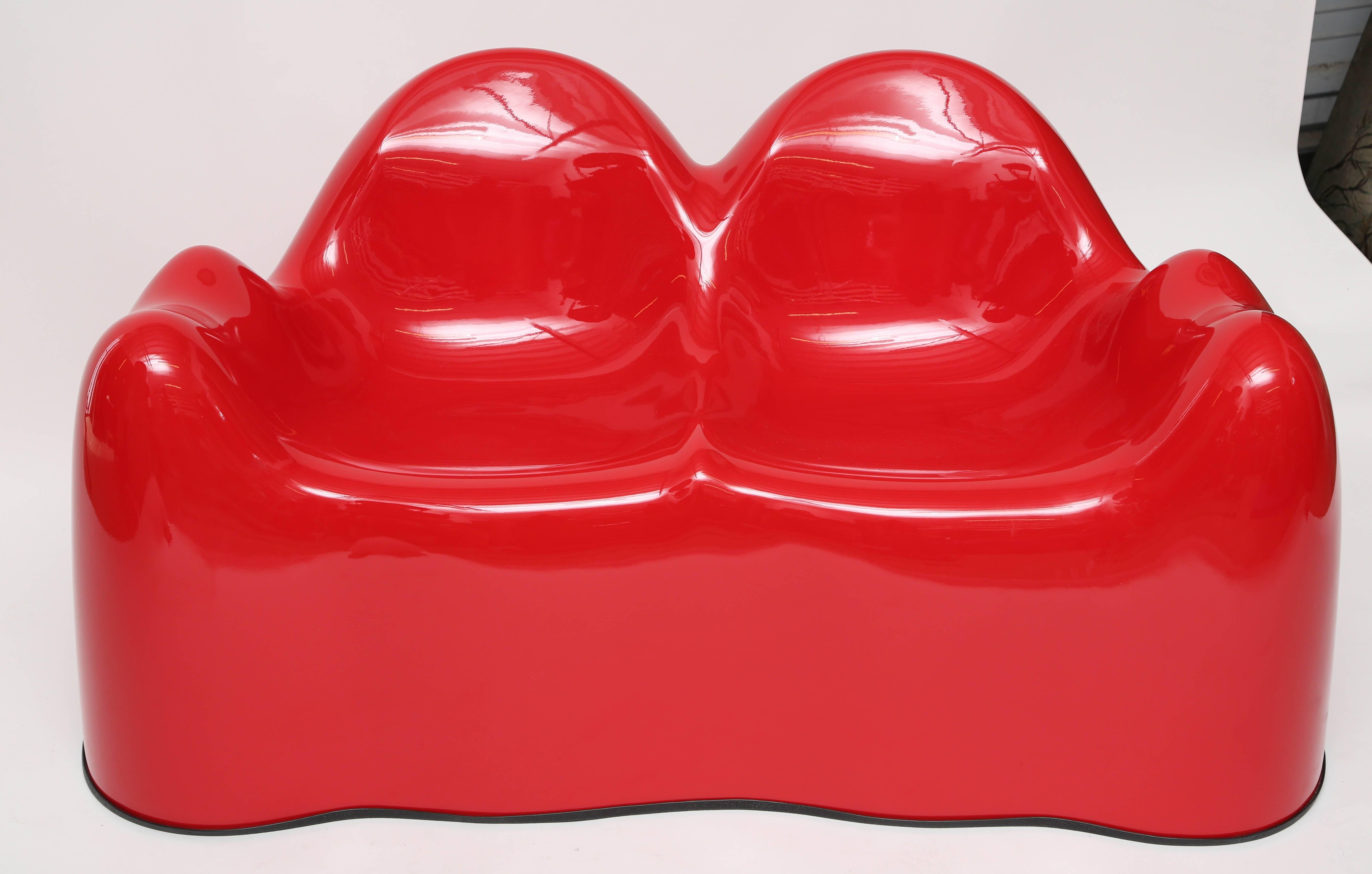 An authentic Molar Group settee
This example has been Re-Gel Coated.