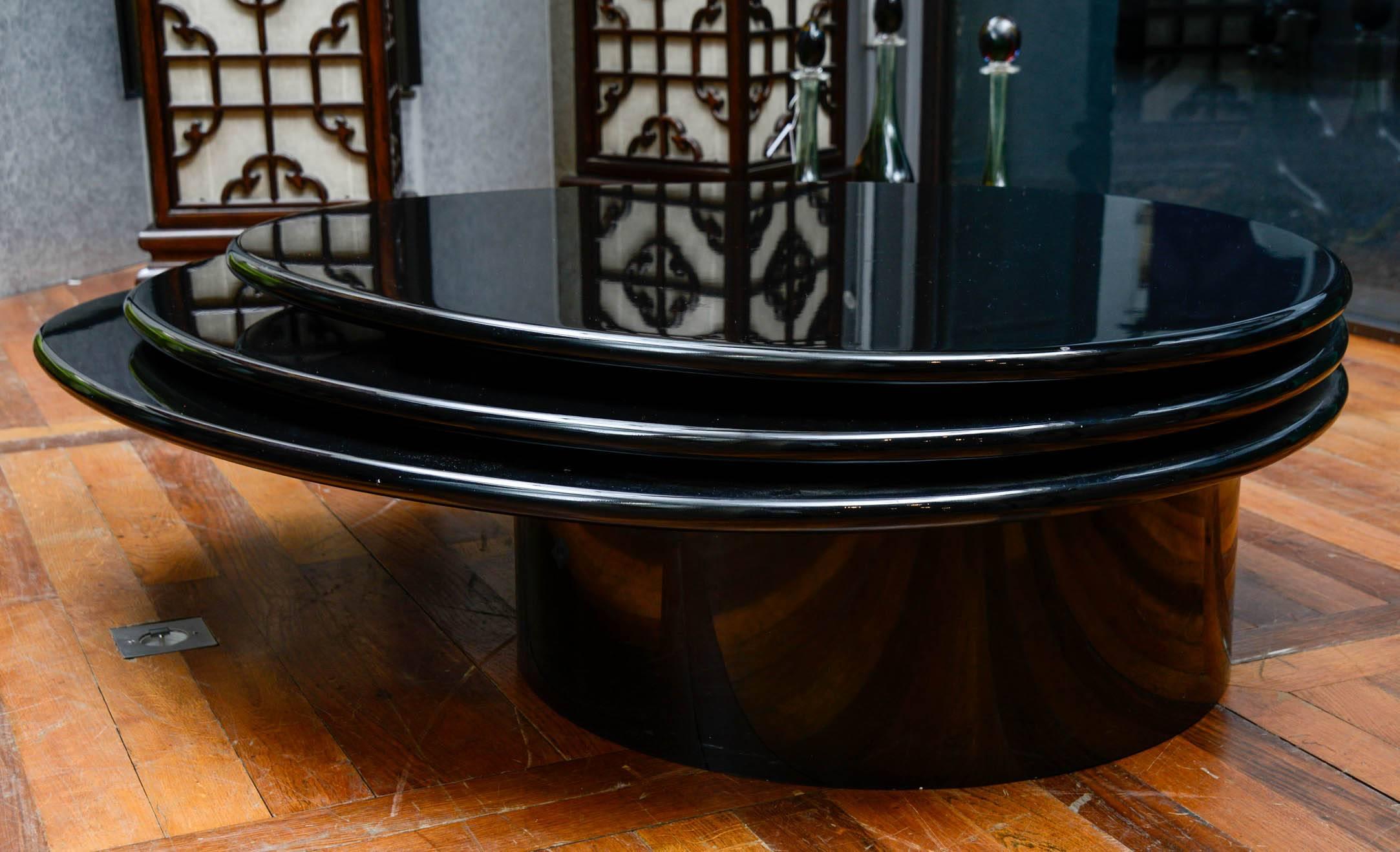 Original Black Lacquered Low Table by Rougier In Excellent Condition In Saint-Ouen (PARIS), FR