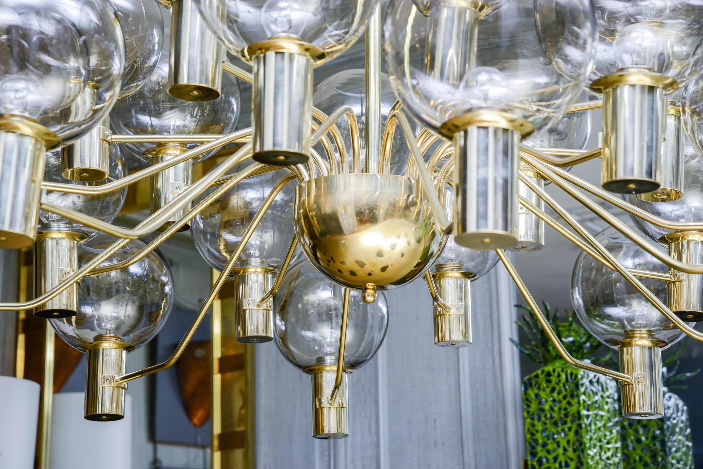 Late 20th Century Brass and Glass Chandelier
