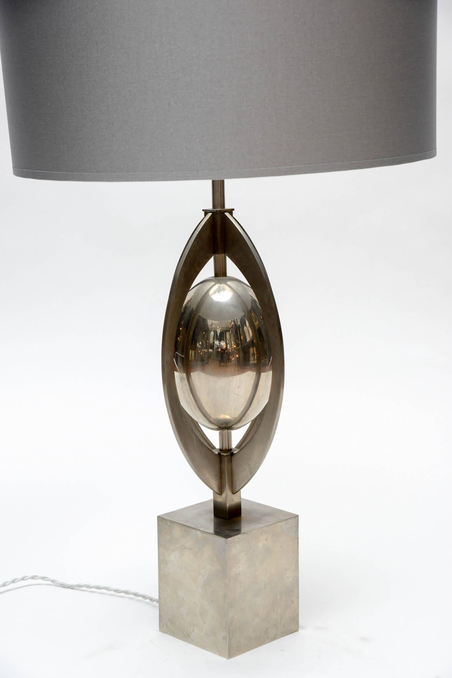 Elegant Ogive Oeuf Lamp by Maison Charles In Good Condition In Saint-Ouen, IDF