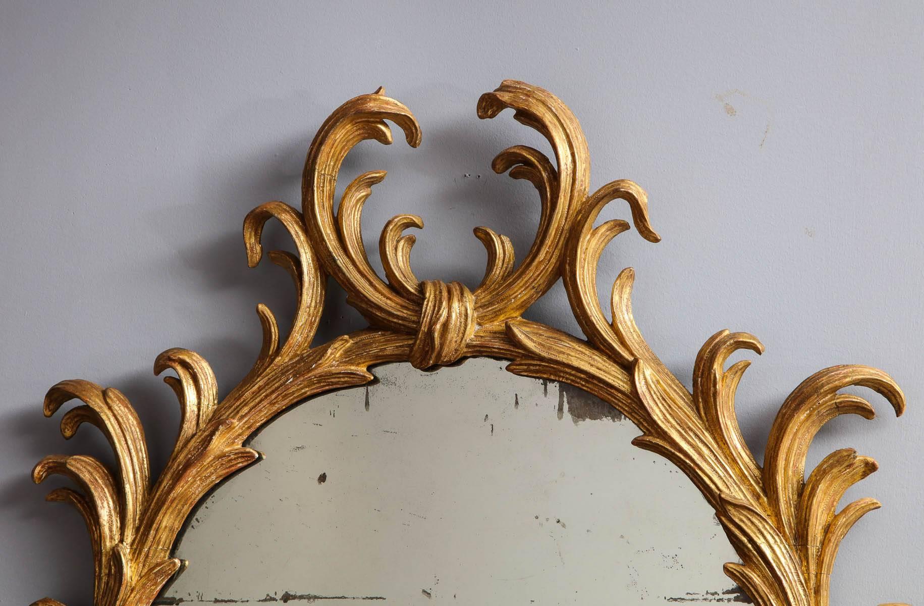 Fine 18th Century English Giltwood Oval Mirror In Good Condition For Sale In Greenwich, CT