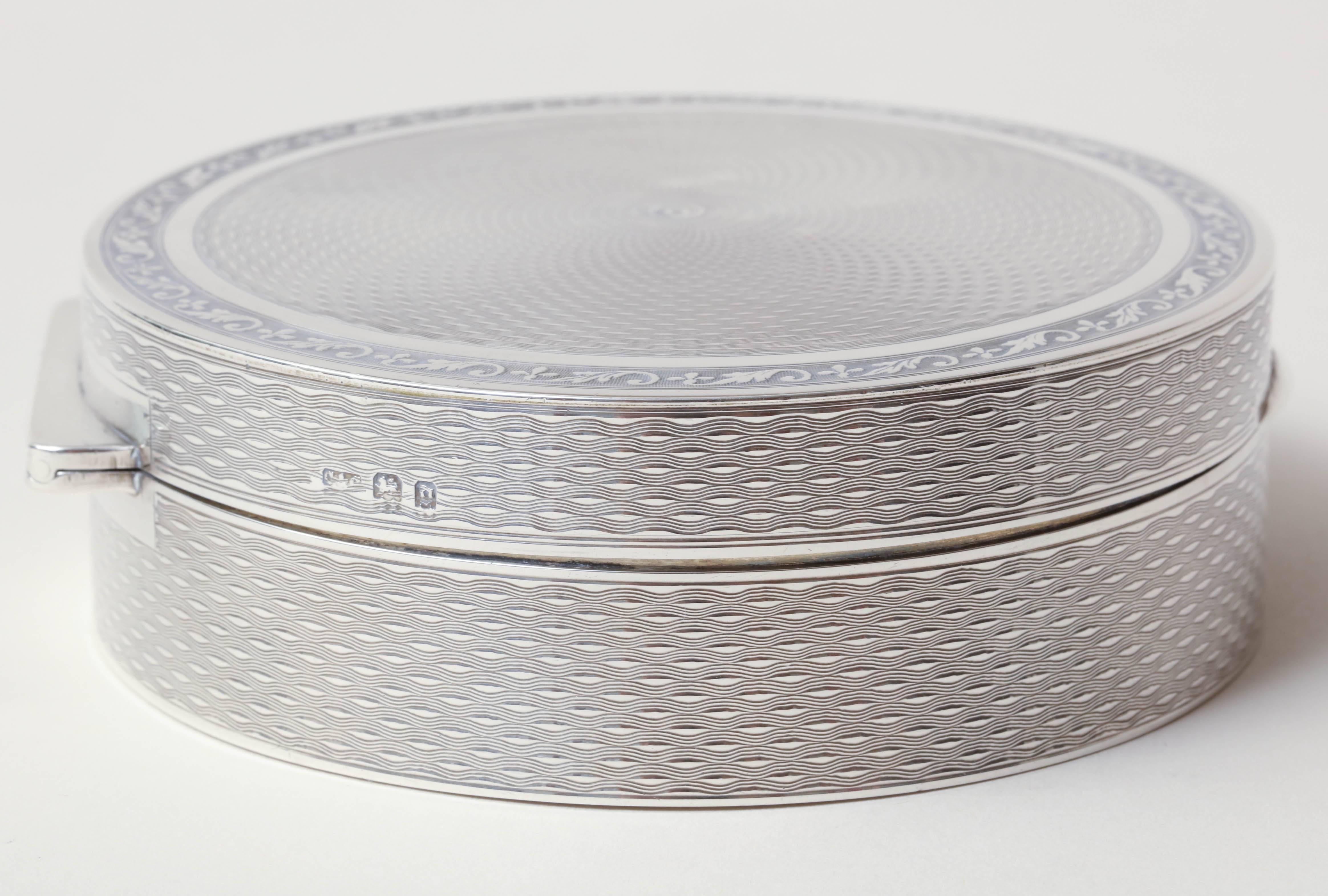 Asprey English Art Deco Circular Sterling Silver Box In Excellent Condition In New York, NY