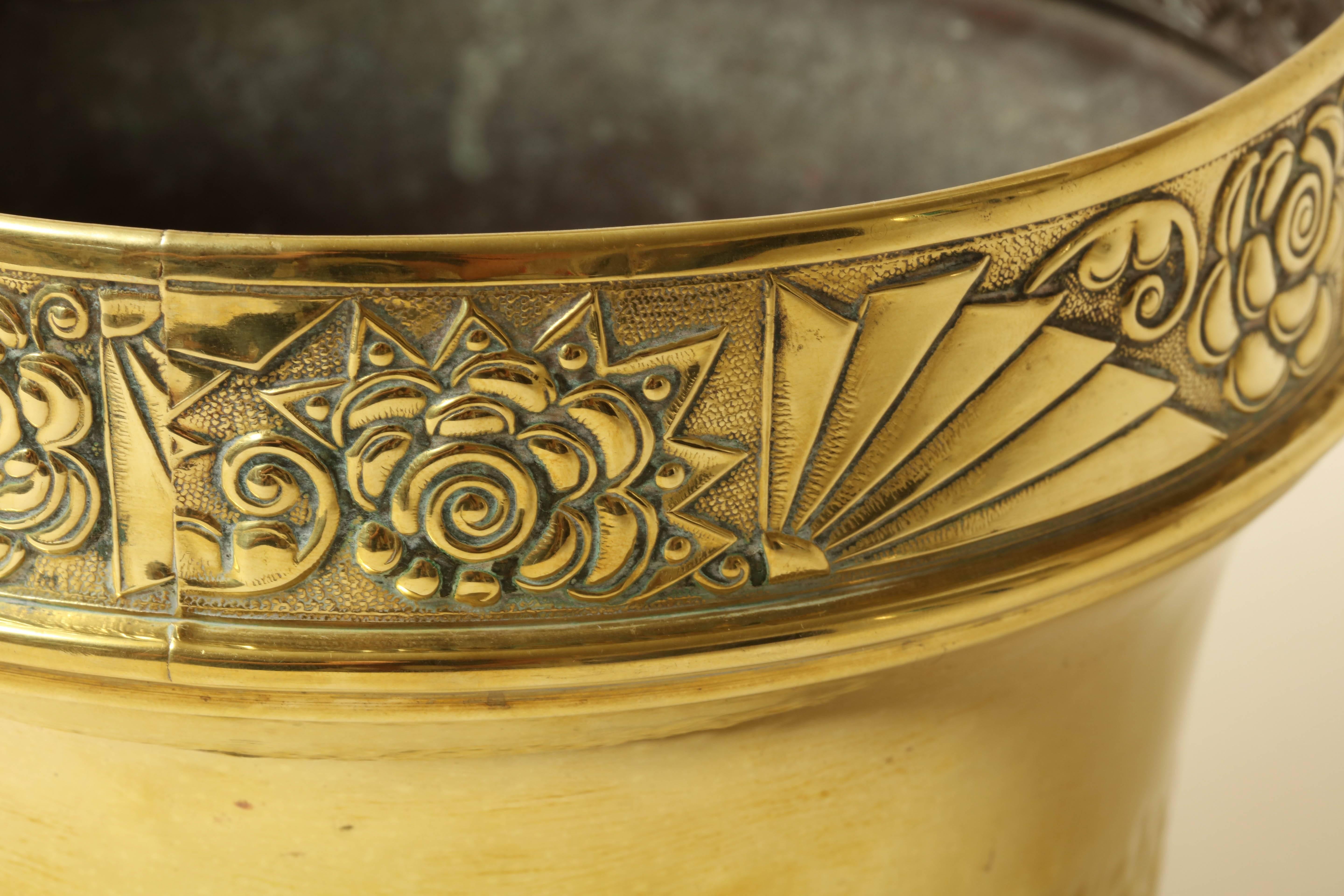 French Art Deco Hand-Hammered Brass Planter or Jardiniere In Excellent Condition In New York, NY