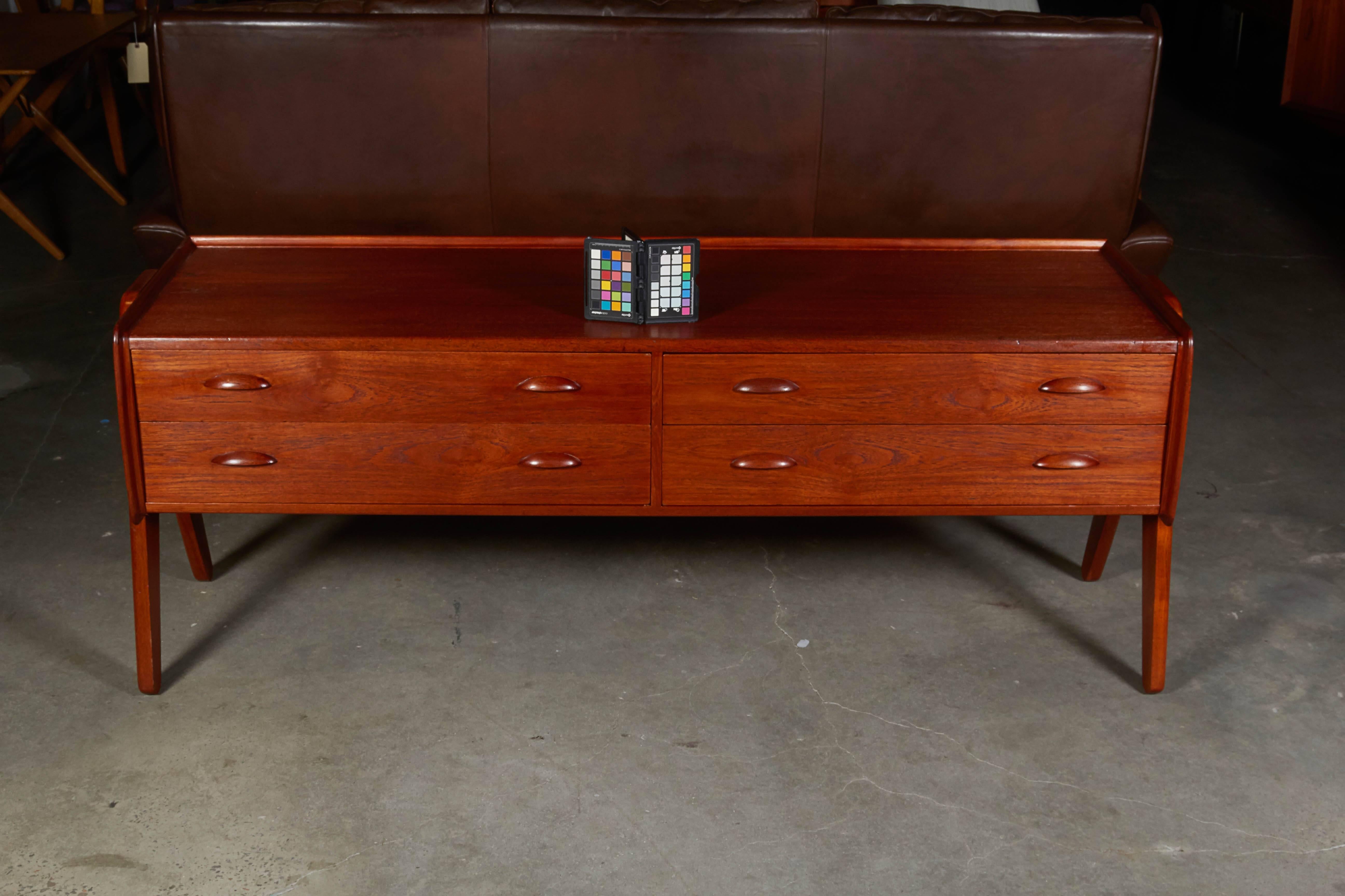 Vintage 1960s Low Dresser

This mid century dresser is in excellent condition. This is not only stunningly beautiful it's also very nicely built. Excellent in a living room or bedroom. Ready for pick up, delivery, or shipping anywhere in the world.